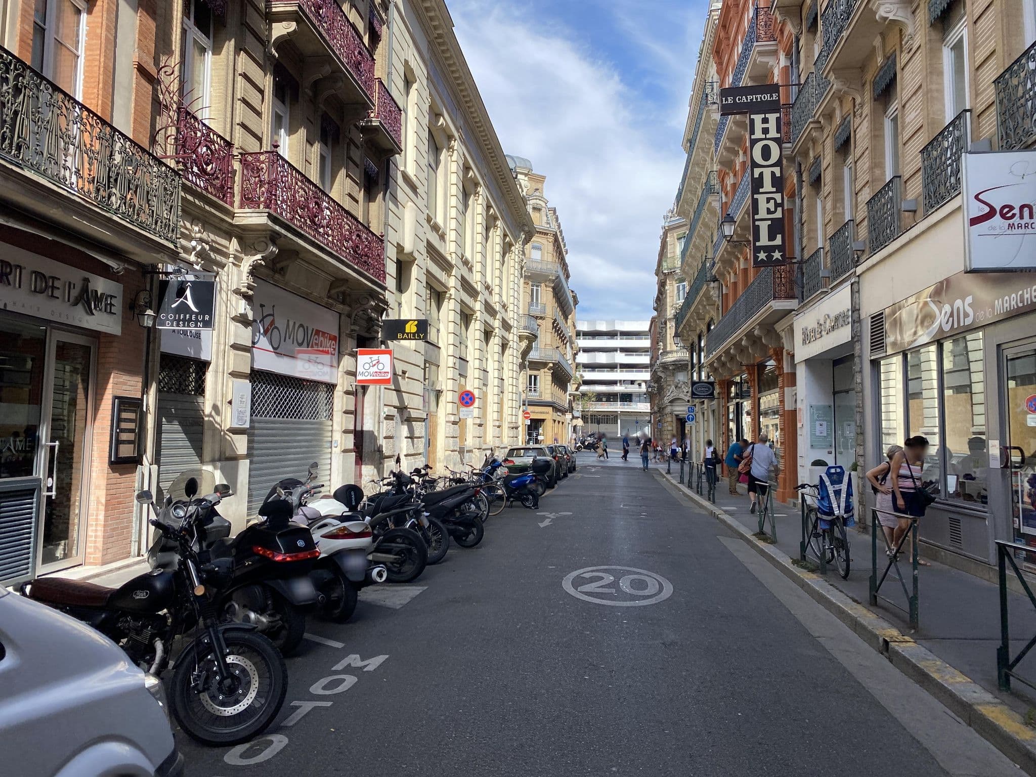 Street view near Hôtel le Capitole, Toulouse — © CGCooke (CC BY-SA · Mapillary)