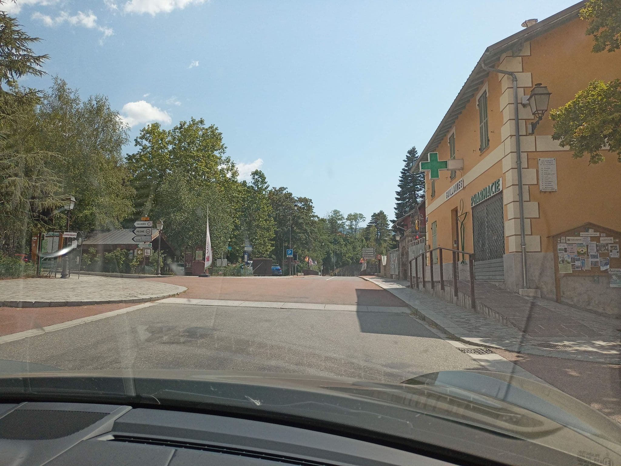 Street view near Hôtel Restaurant les Chaudrons, Puget-Théniers — © xdTAGCLAN (CC BY-SA · Mapillary)