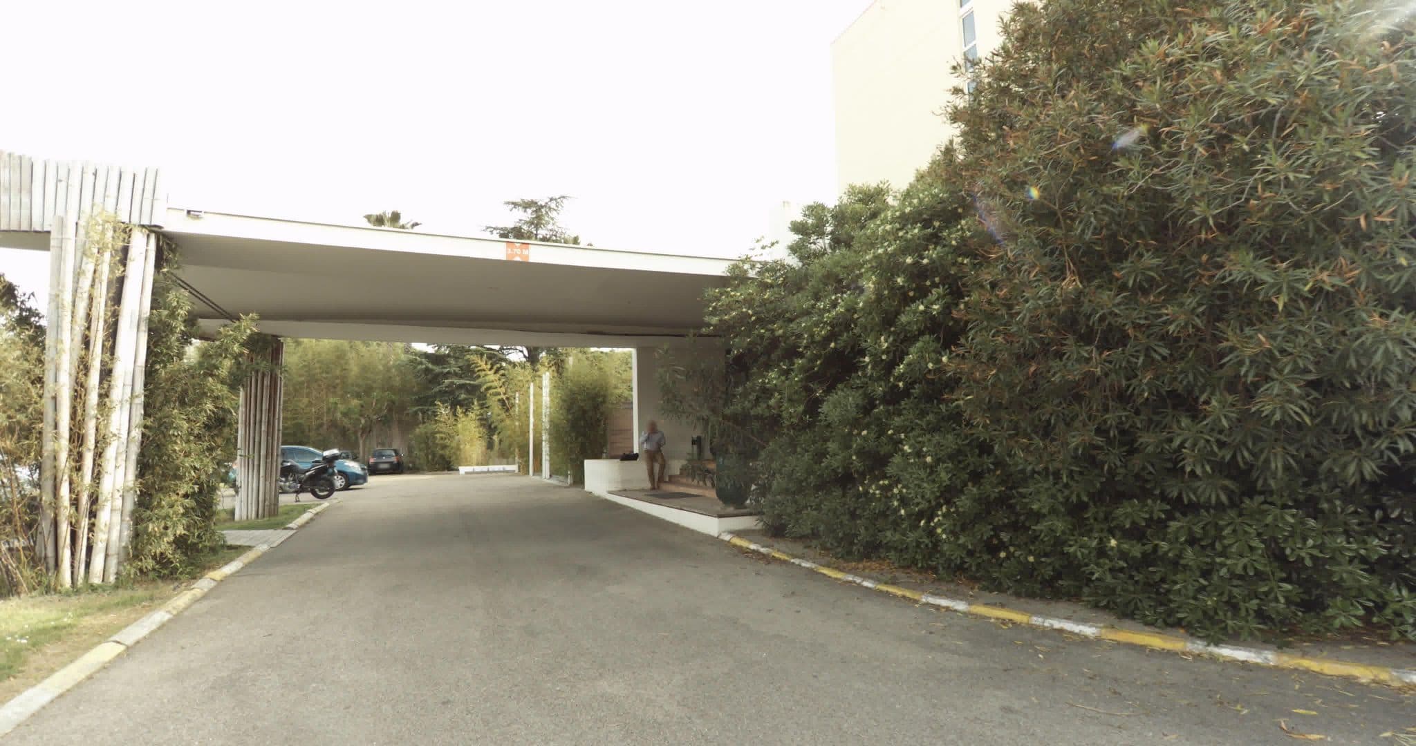 Street view near Hôtel C-Suite, Nîmes — © sogefi (CC BY-SA · Mapillary)