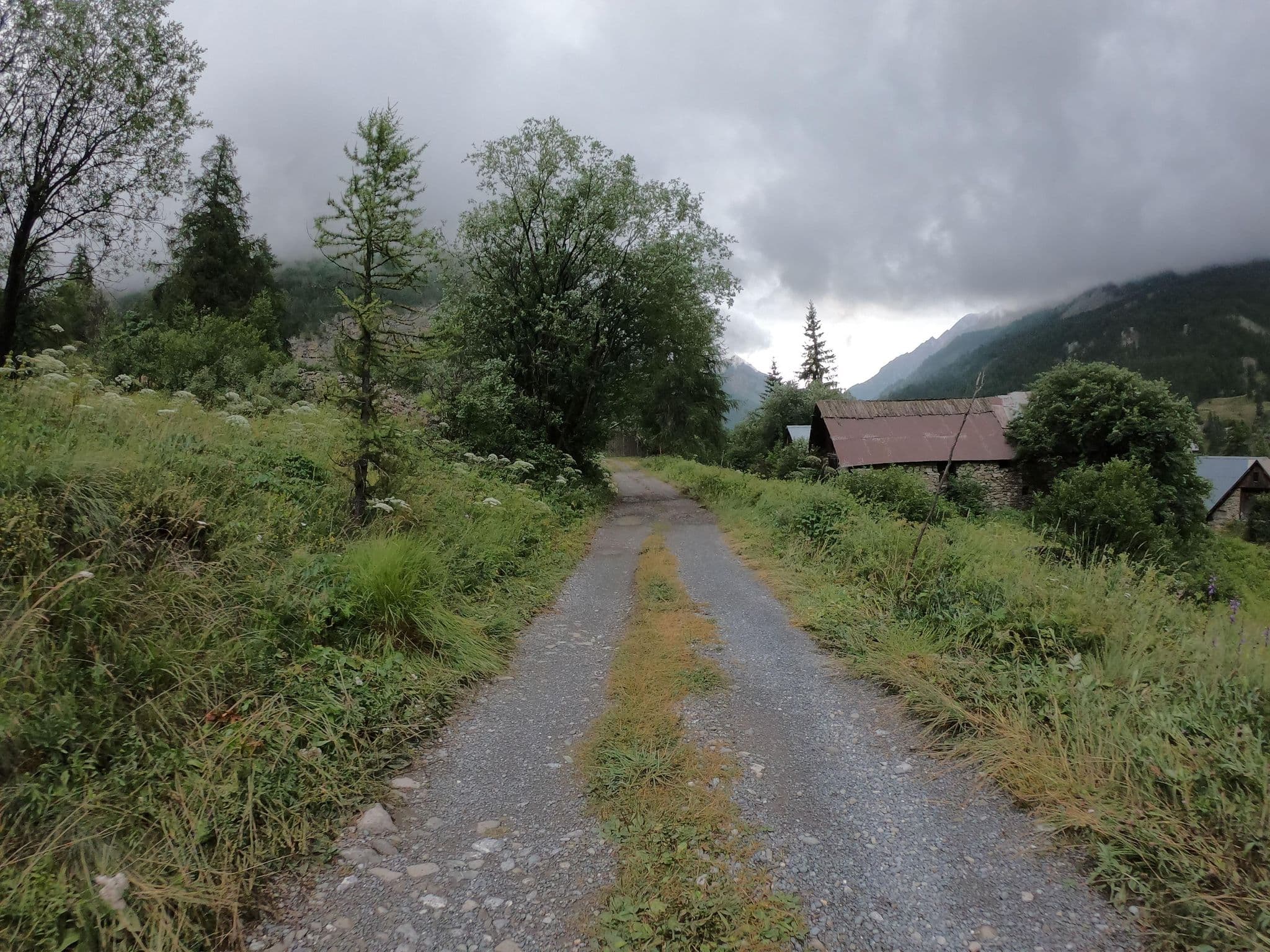 Street view near Refuge Auberge de Bayasse, Barcelonnette — © joostjakob (CC BY-SA · Mapillary)