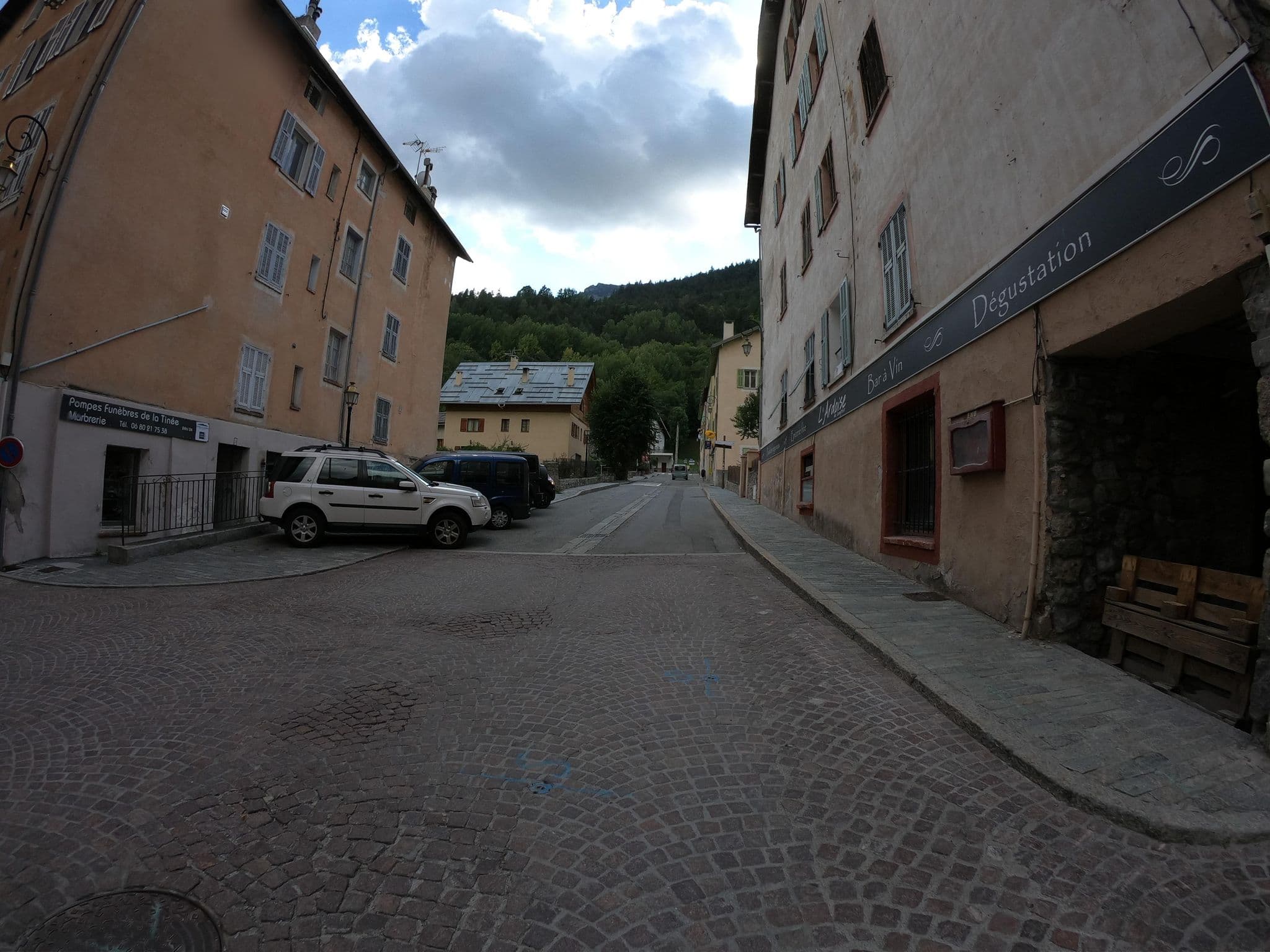 Street view near Le Chastellarès, Saint-Étienne-de-Tinée — © joostjakob (CC BY-SA · Mapillary)