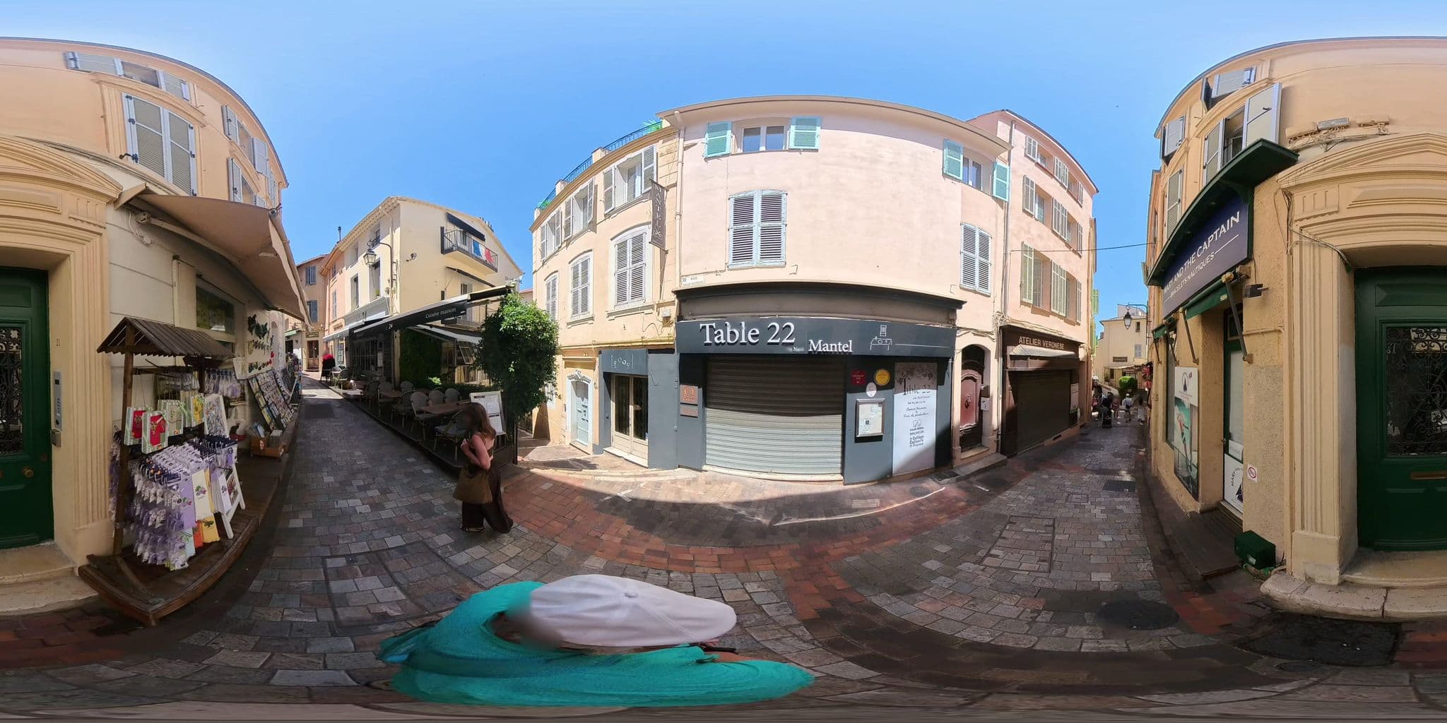 Street view near Plages, Cannes — © graharg (CC BY-SA · Mapillary)