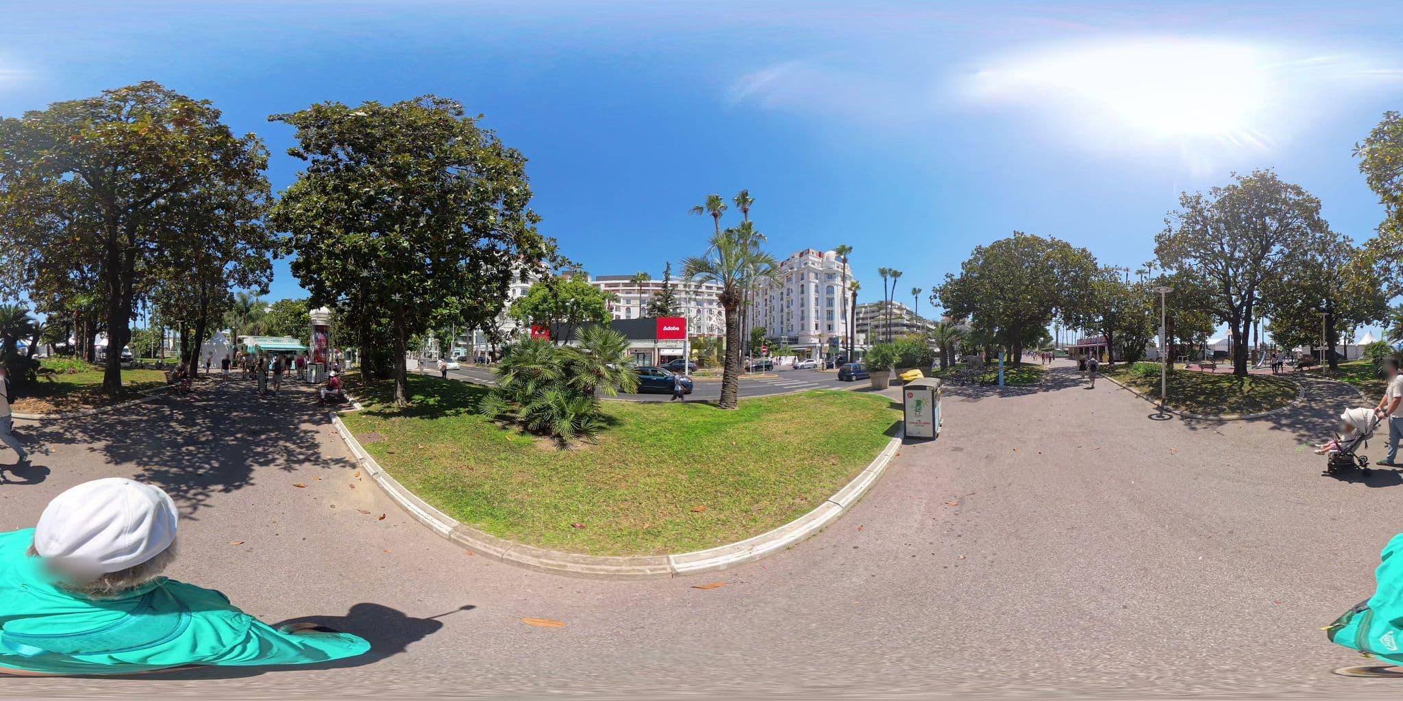Street view near Majestic Barrière's Swimming Pool, Cannes — © graharg (CC BY-SA · Mapillary)