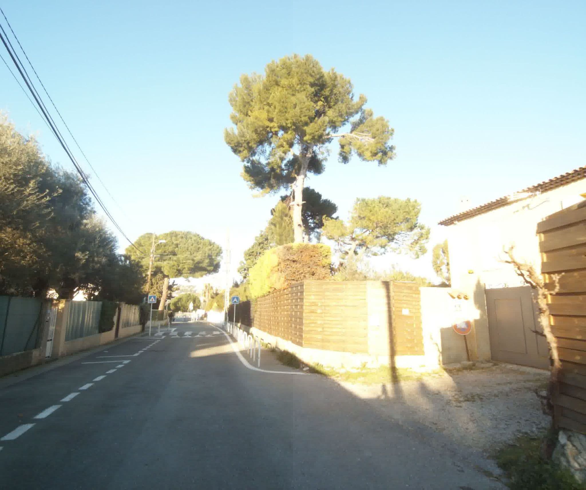 Street view near Charmante Maison, Juan-les-Pins — © sogefi (CC BY-SA · Mapillary)