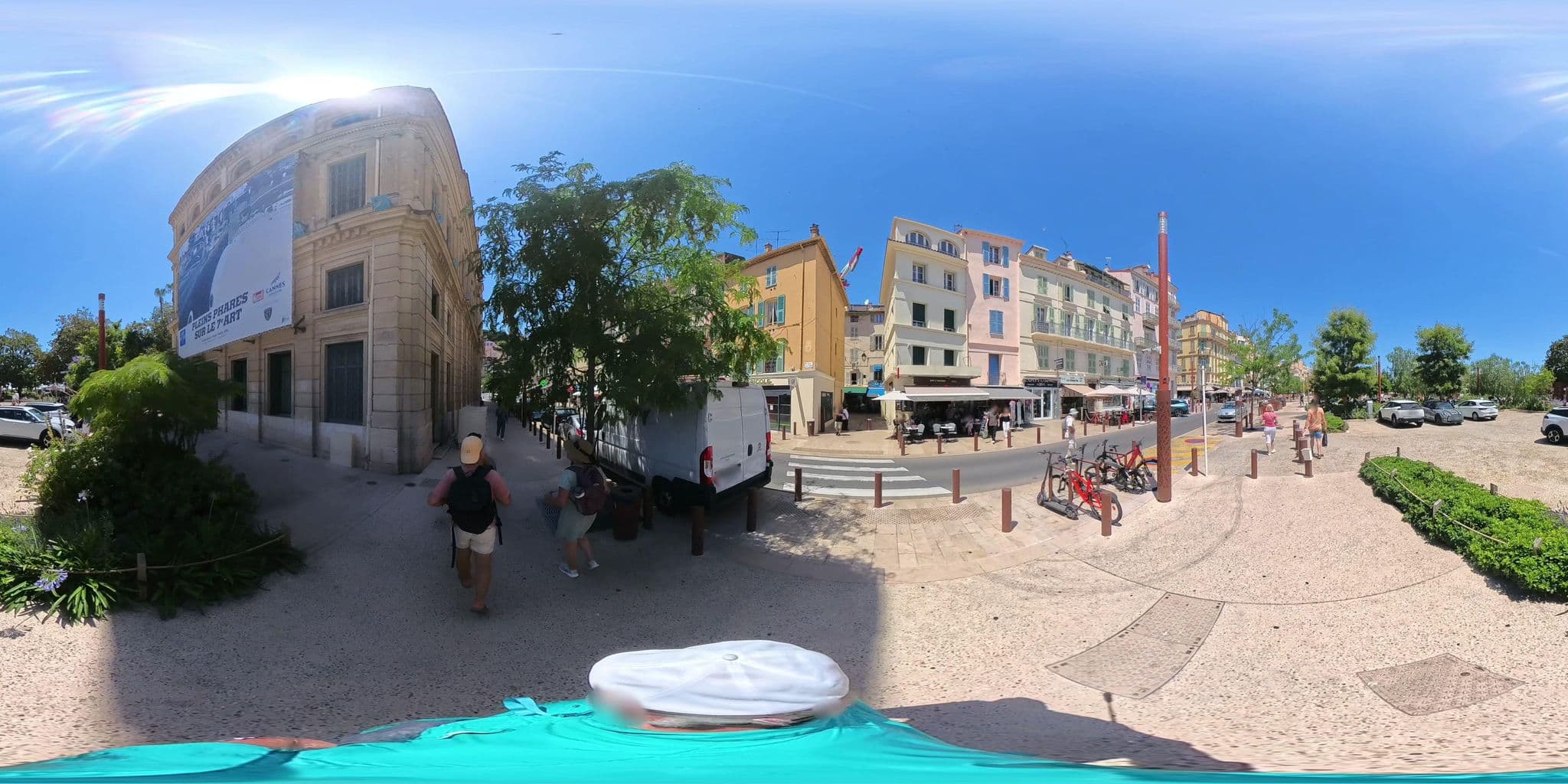 Street view near Citilet Louie Blanc, Cannes — © graharg (CC BY-SA · Mapillary)