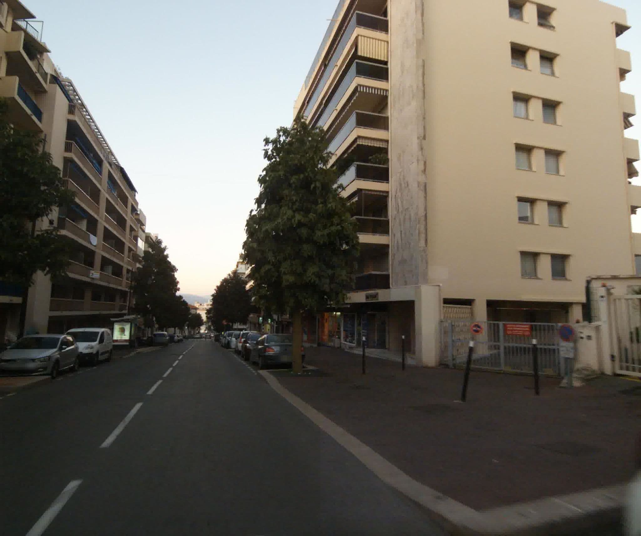 Street view near "Hotel Maurice", Juan-les-Pins — © sogefi (CC BY-SA · Mapillary)