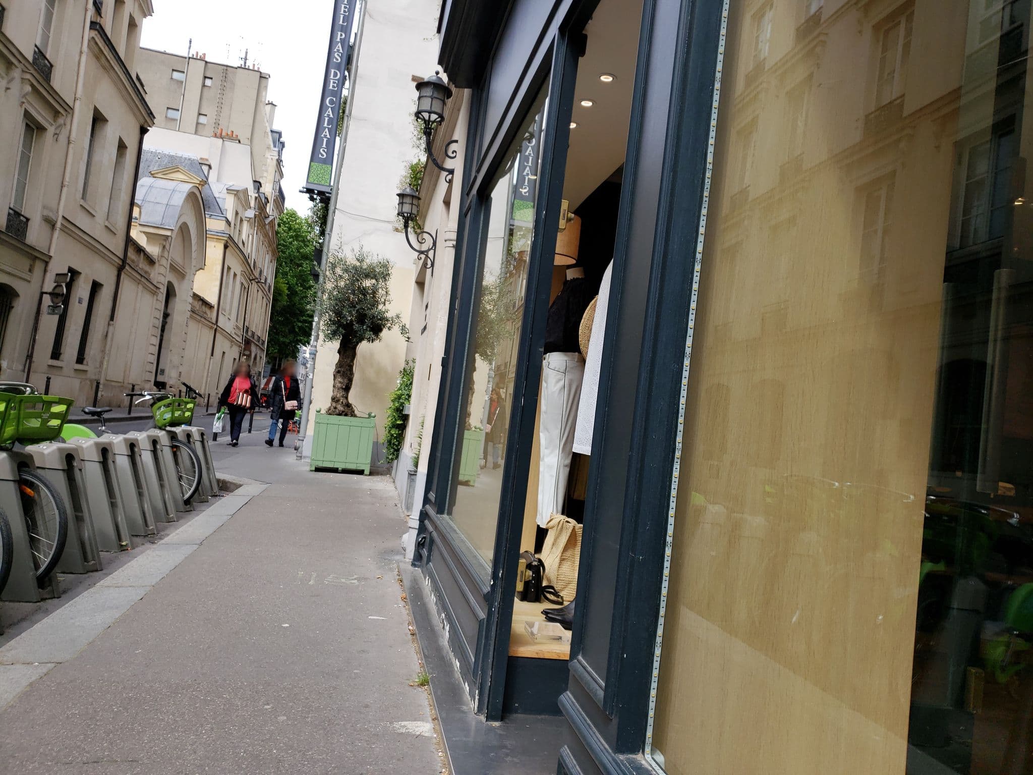 Street view near Hôtel du Pas-de-Calais, Paris 06 Luxembourg — © mapfool (CC BY-SA · Mapillary)