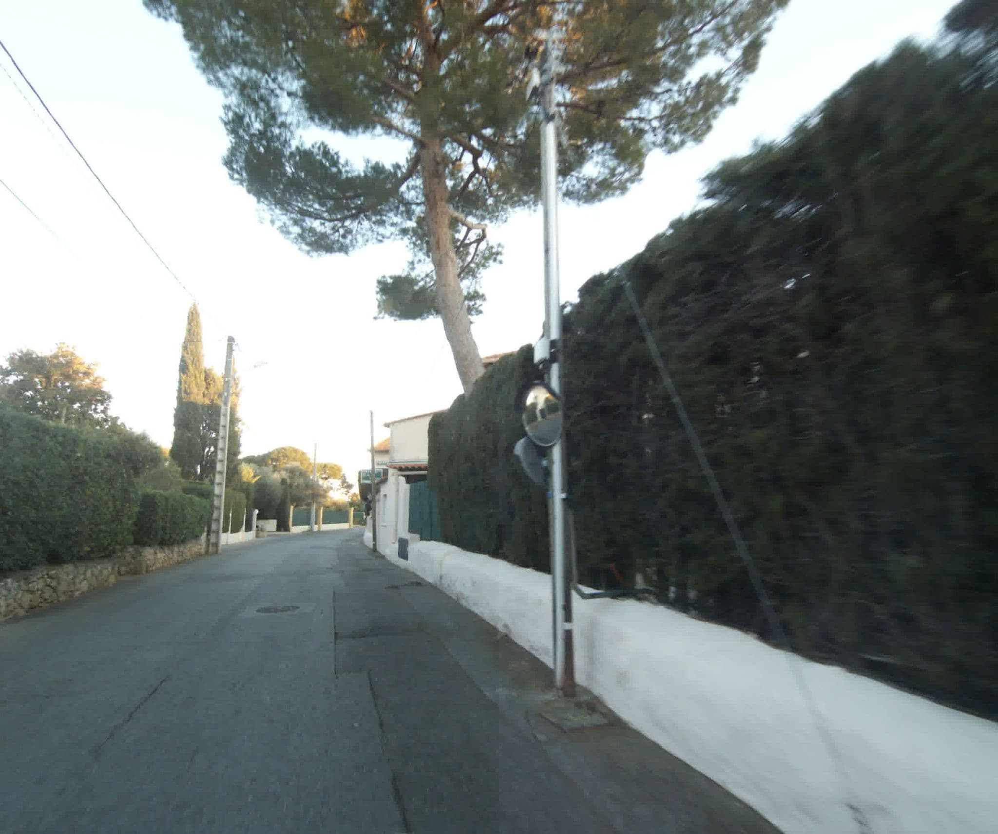 Street view near Hôtel Gardiole, Juan-les-Pins — © sogefi (CC BY-SA · Mapillary)