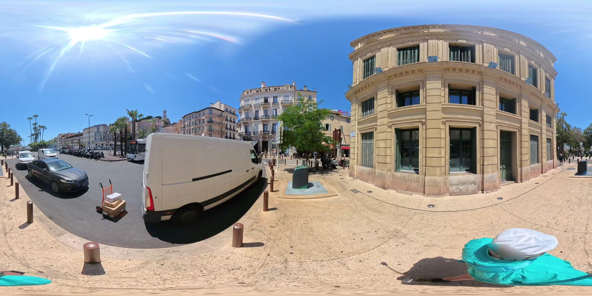 Street view near Canns, Cannes — © graharg (CC BY-SA · Mapillary)