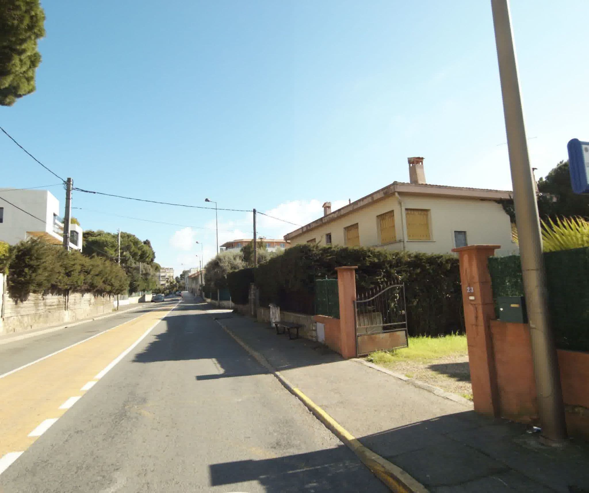 Street view near Residence Open Villa Du Parc Hotel Juan-les-Pins, Juan-les-Pins — © sogefi (CC BY-SA · Mapillary)