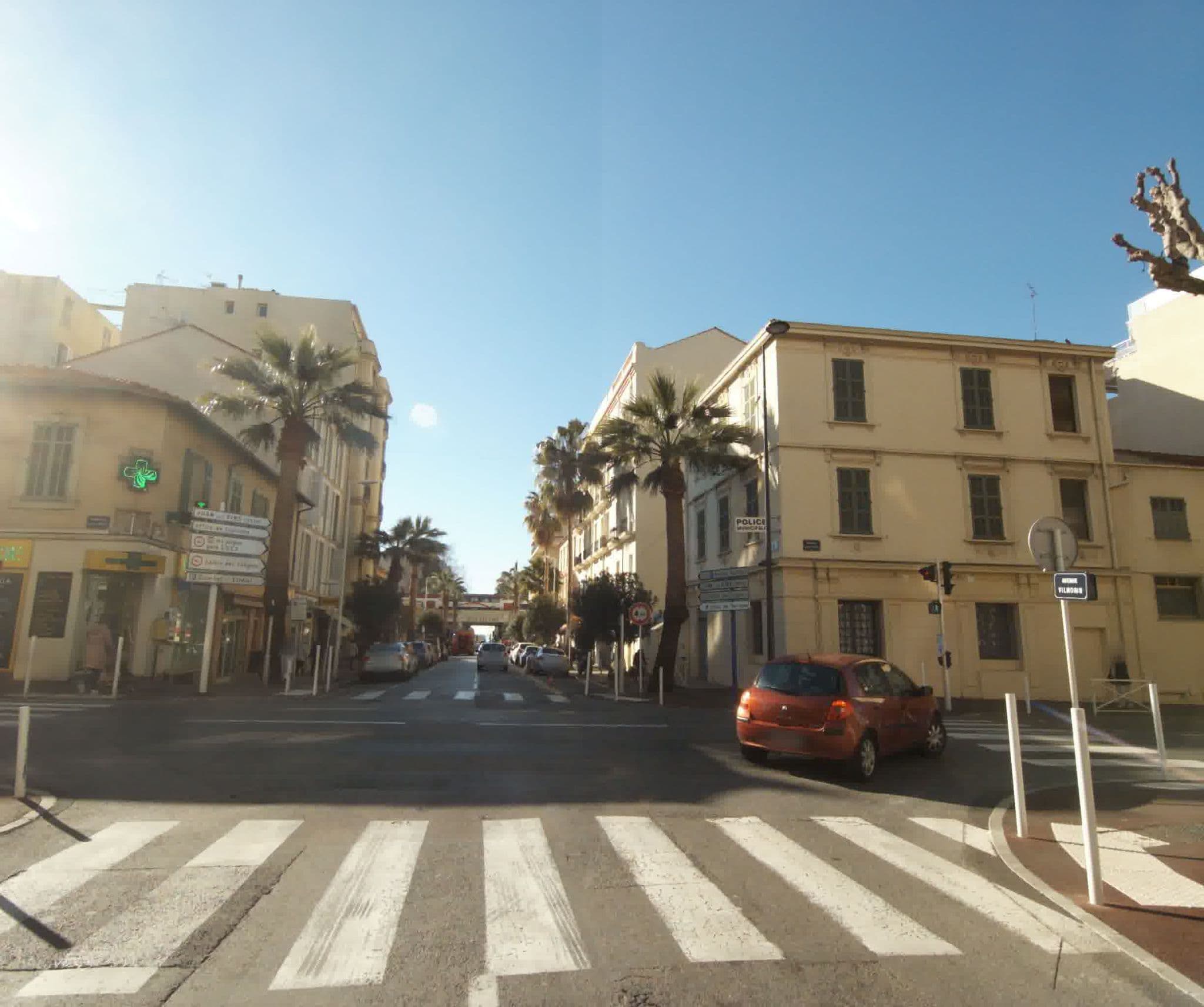 Street view near Hotel Au Tropico juan les pins, Juan-les-Pins — © sogefi (CC BY-SA · Mapillary)