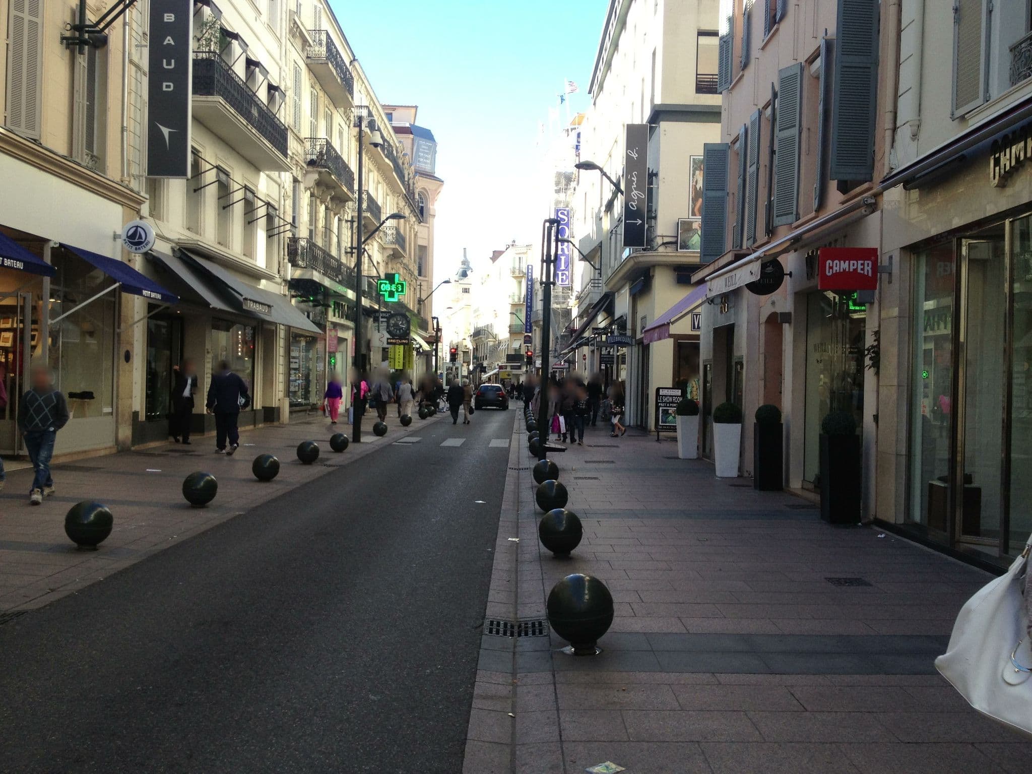Street view near Casa tk, Cannes — © jesolem (CC BY-SA · Mapillary)