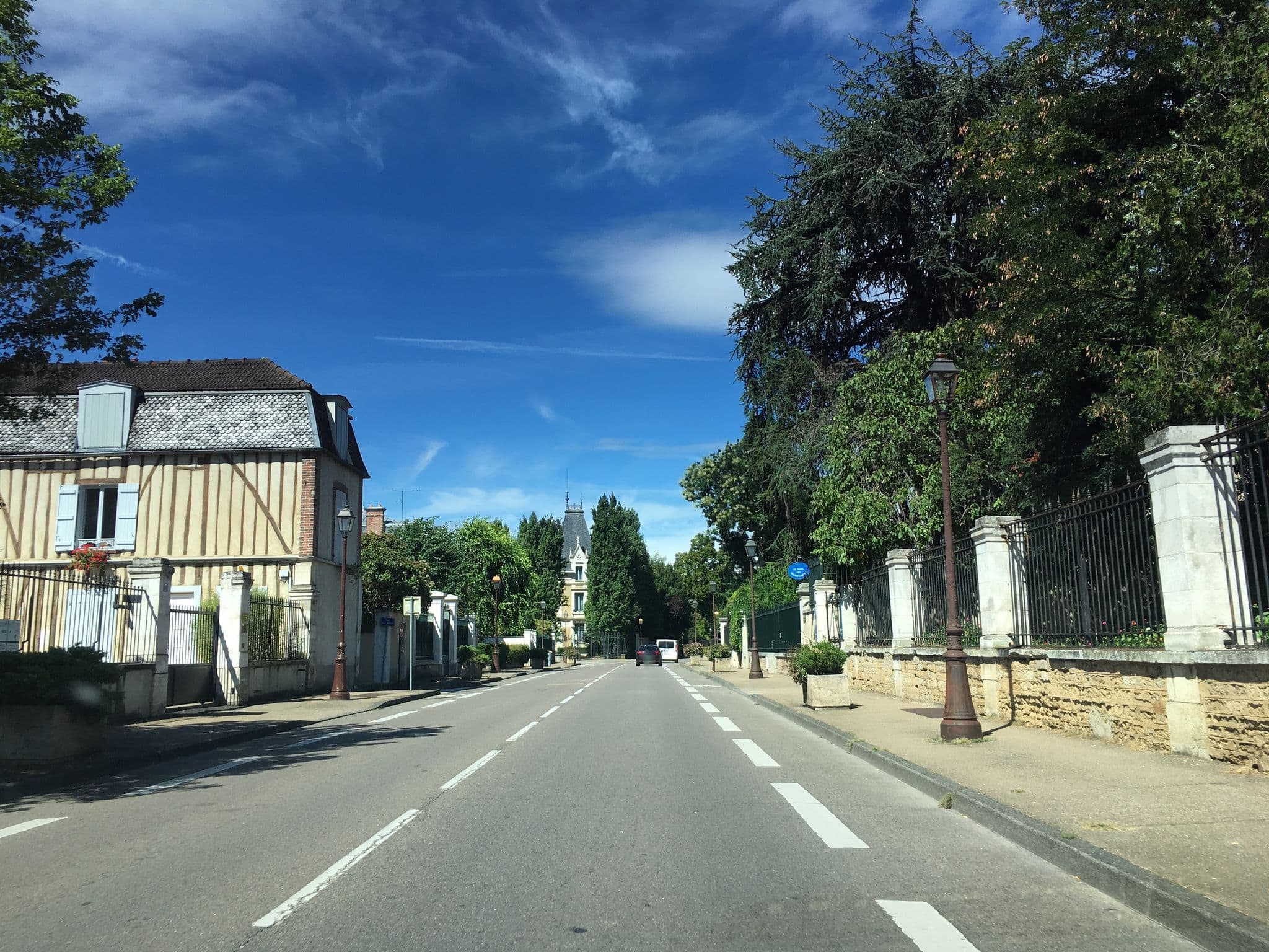 Street view near Hôtel les Maréchaux, Auxerre — © cquest (CC BY-SA · Mapillary)
