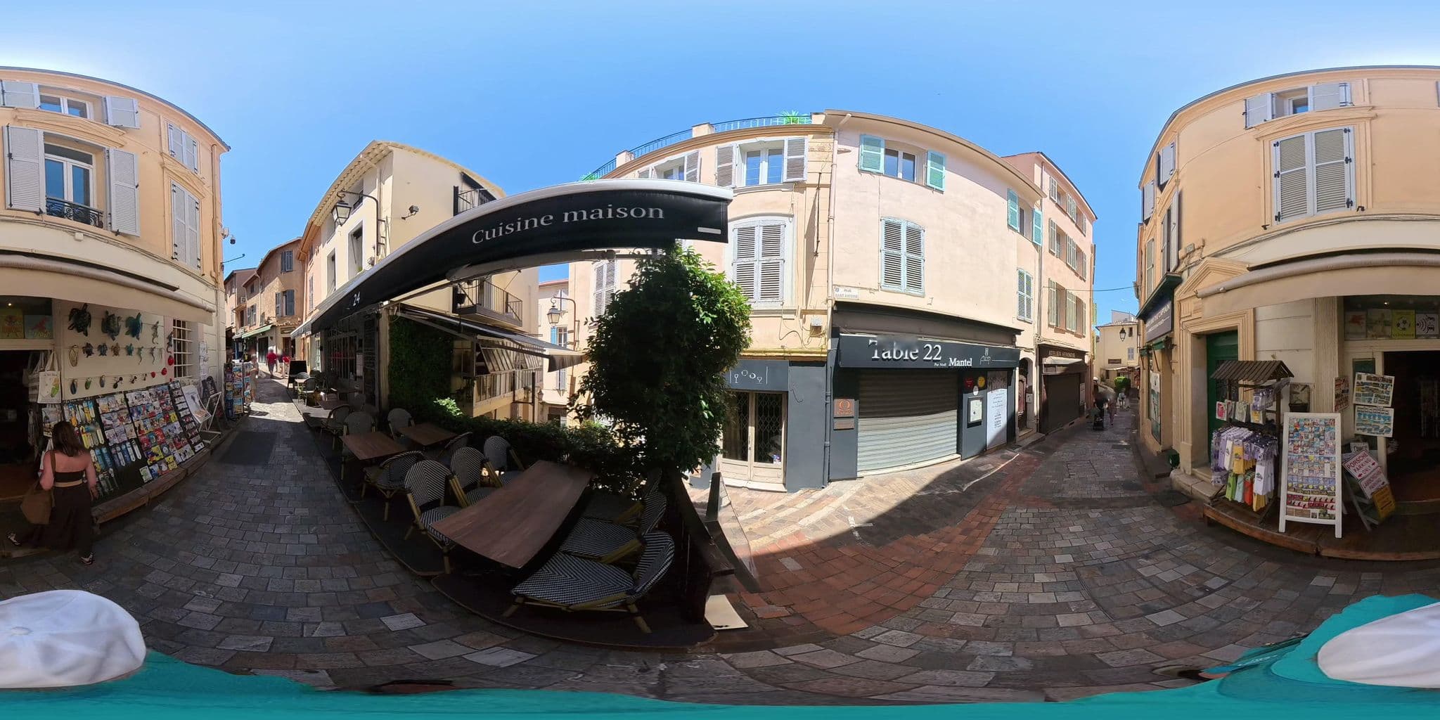 Street view near Studi'o Soleil, Cannes — © graharg (CC BY-SA · Mapillary)