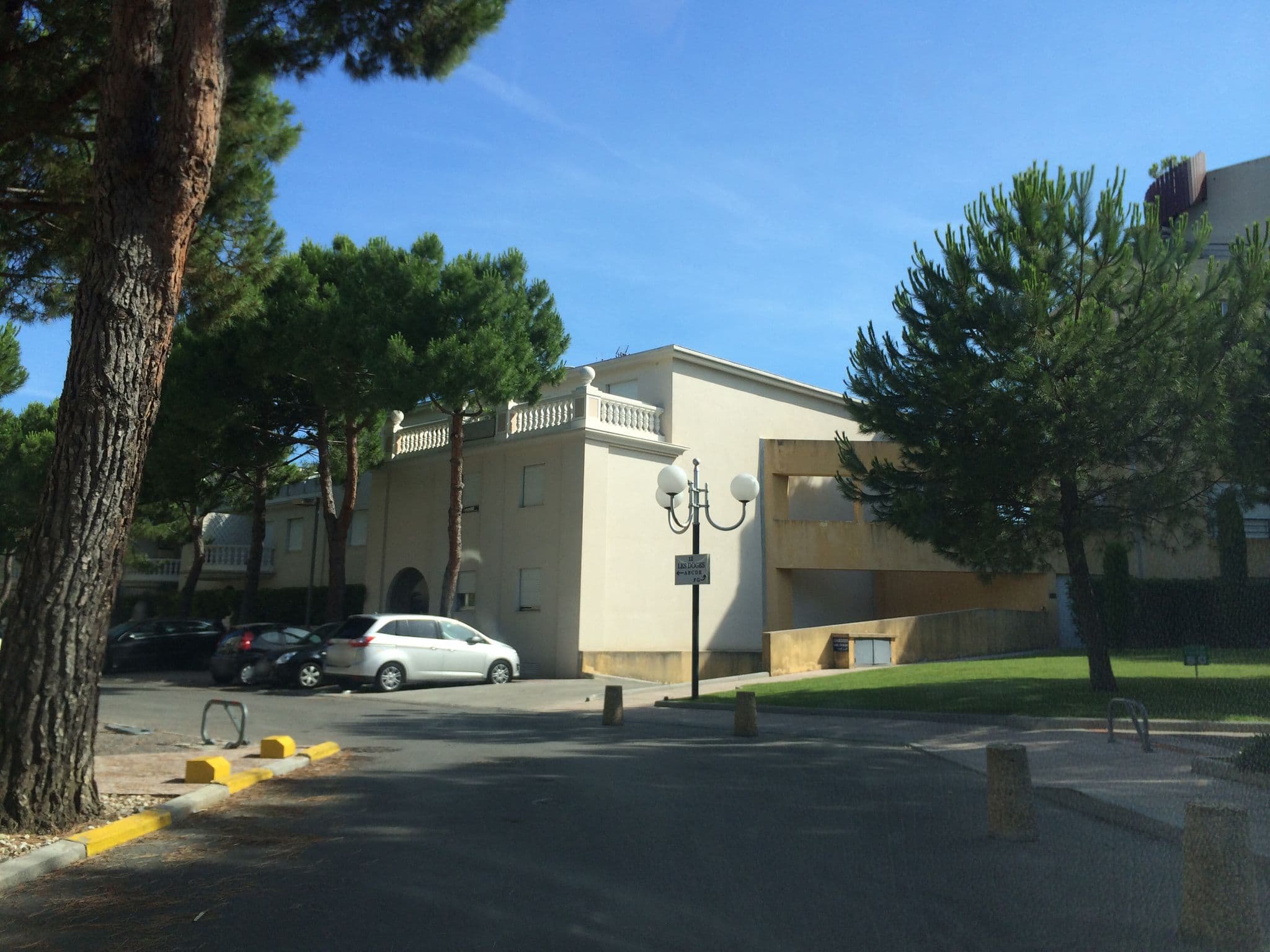 Street view near PORT IMMO Lido Rez de Jardin, Cagnes-sur-Mer — © jesolem (CC BY-SA · Mapillary)