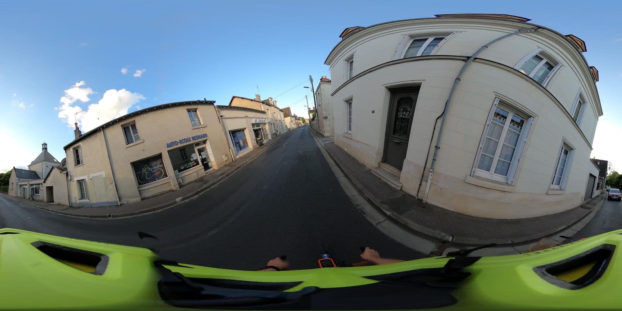 Street view near Leonardo & Vinci Cottages, Amboise — © velocamion (CC BY-SA · Mapillary)