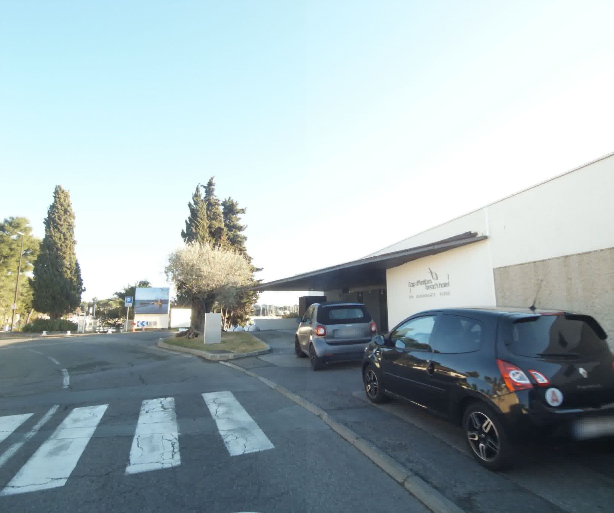 Street view near Cap d'Antibes Beach Hôtel, Juan-les-Pins — © sogefi (CC BY-SA · Mapillary)
