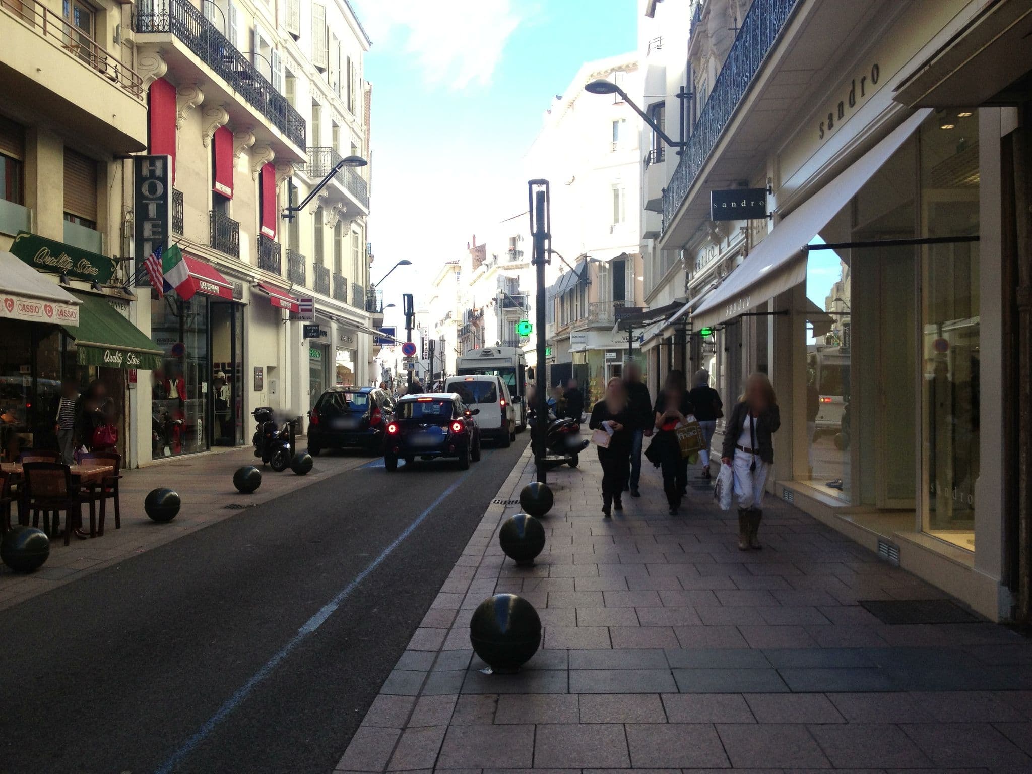 Street view near Modern Waikiki Hôtel, Cannes — © jesolem (CC BY-SA · Mapillary)