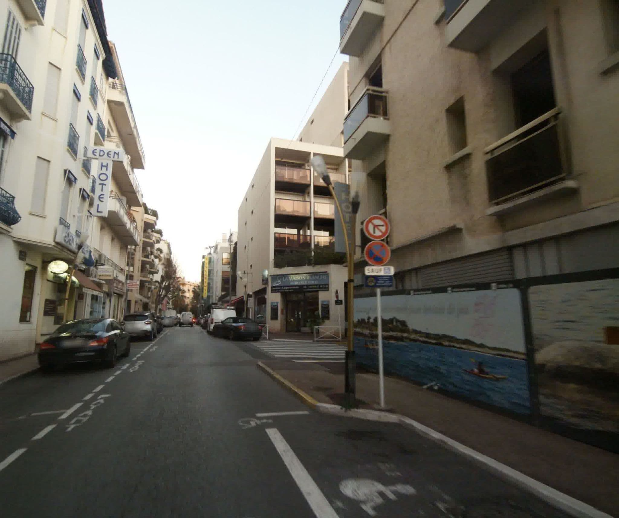 Street view near Hotel Aldo Juan-les-Pins, Juan-les-Pins — © sogefi (CC BY-SA · Mapillary)
