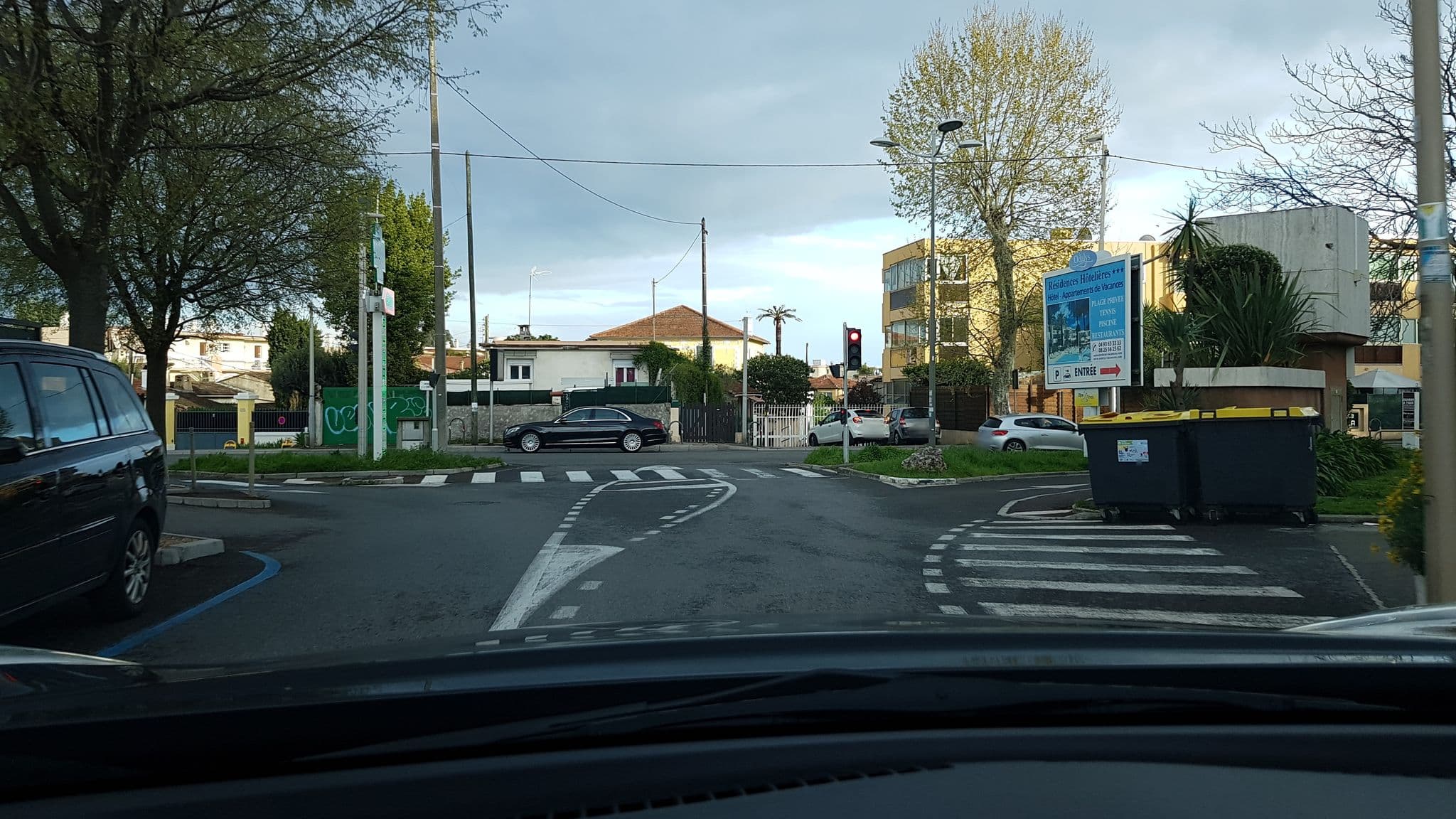 Street view near Résidences Hôtelières Open Golfe Juan, Juan-les-Pins — © fredncpc (CC BY-SA · Mapillary)