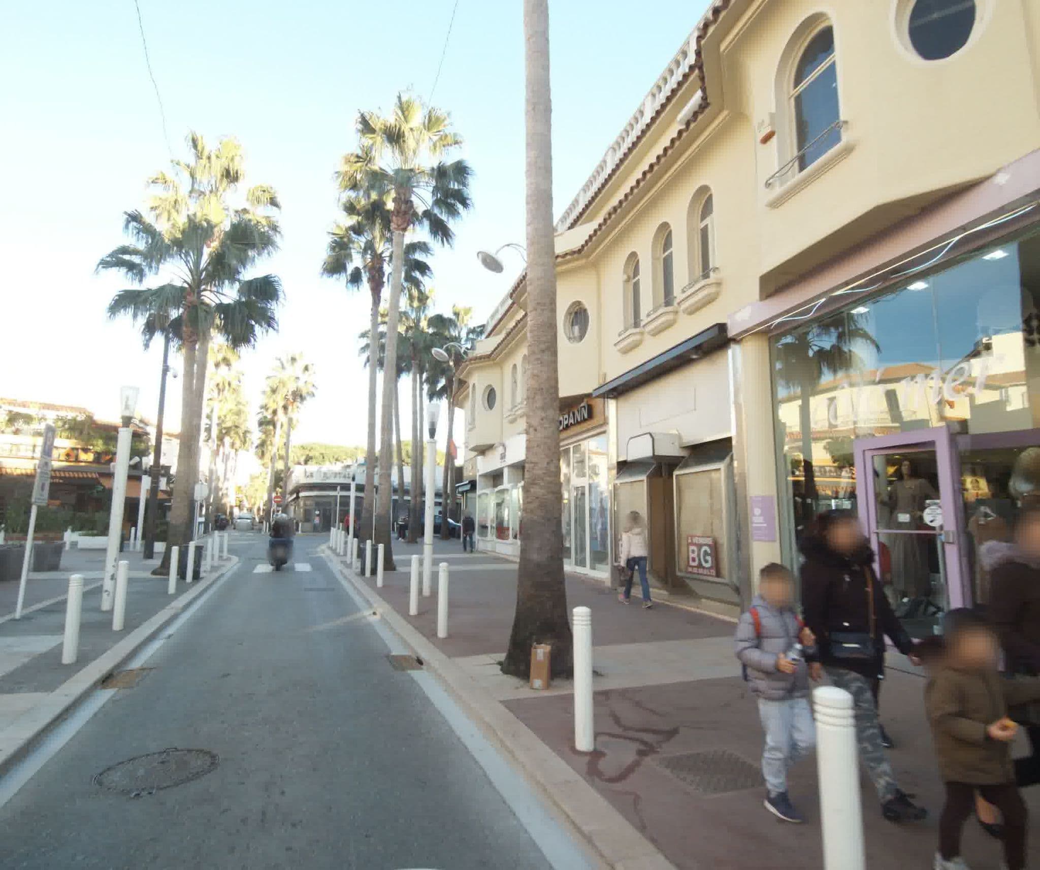Street view near Eden Beach, Juan-les-Pins — © sogefi (CC BY-SA · Mapillary)