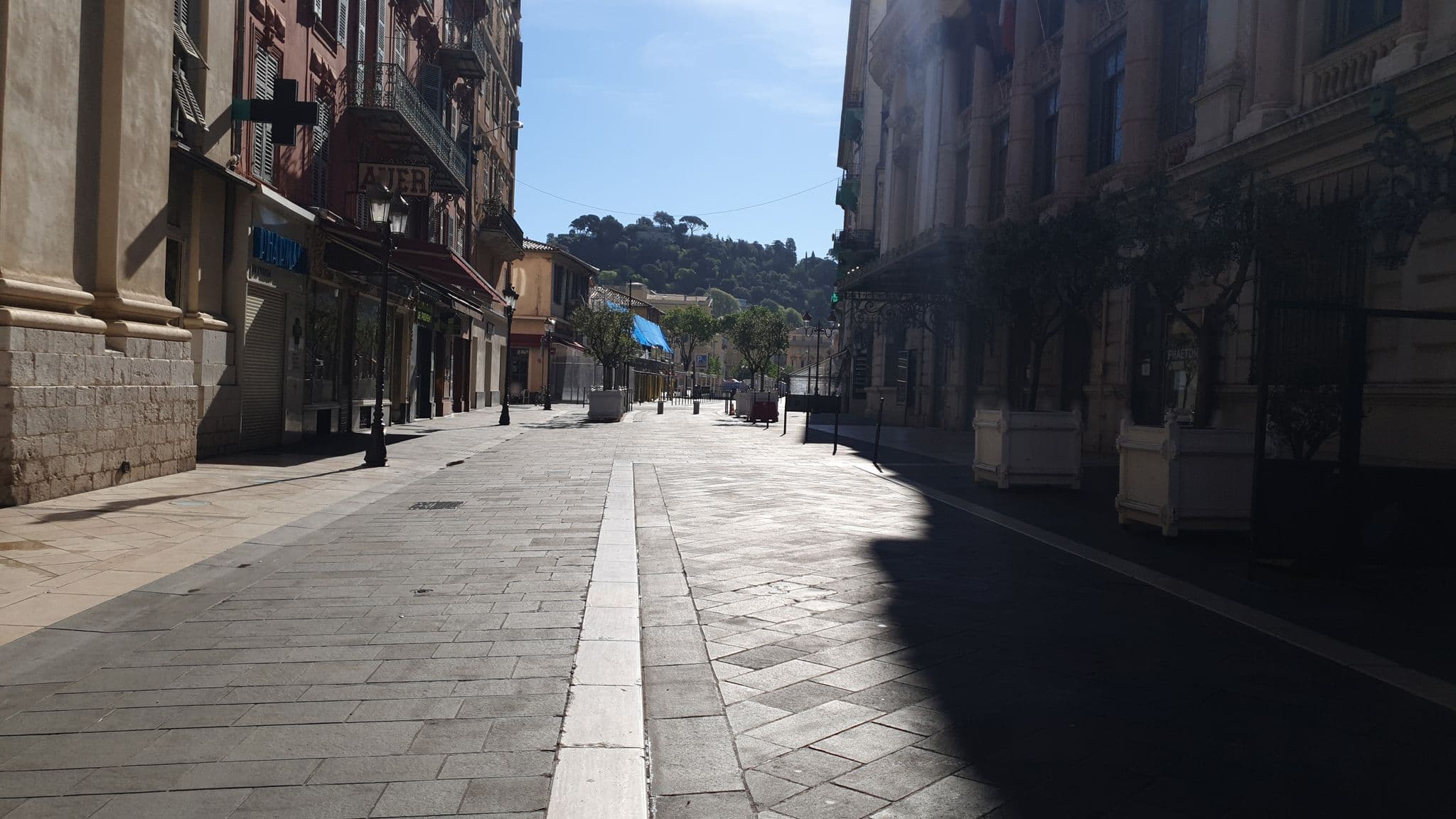 Street view near Église Saint-François de Paule, Vieille Ville — © flox (CC BY-SA · Mapillary)