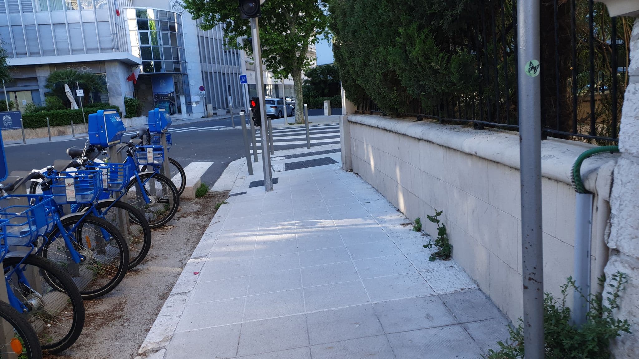 Street view near Uima-allas/katto, Jean-Médecin — © flox (CC BY-SA · Mapillary)