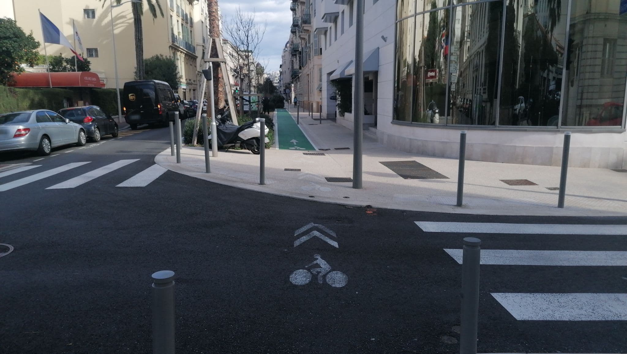 Street view near Best Western Plus Hôtel Brice Garden Nice, Jean-Médecin — © bayebass513 (CC BY-SA · Mapillary)