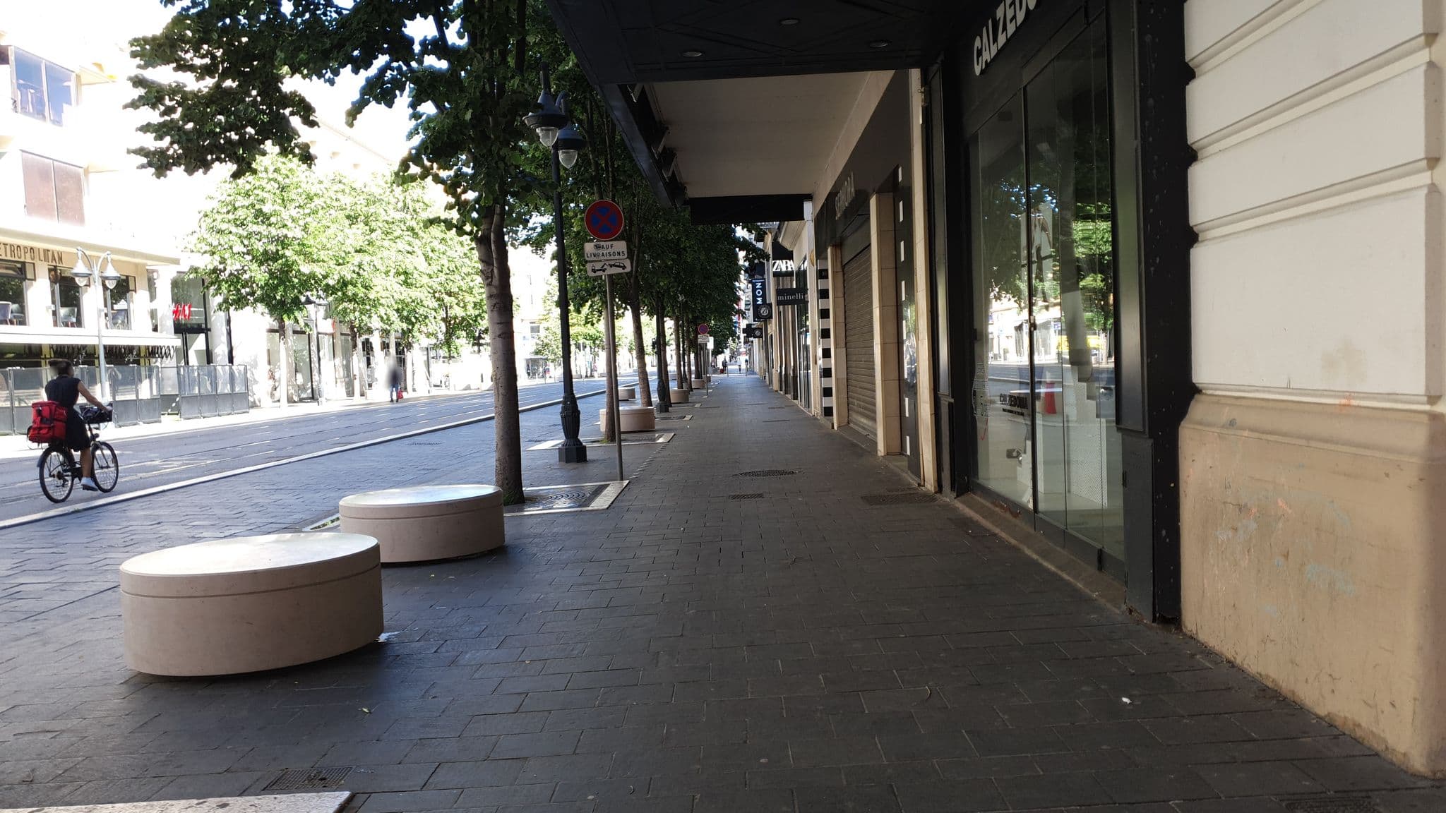 Street view near Alyon, Jean-Médecin — © flox (CC BY-SA · Mapillary)