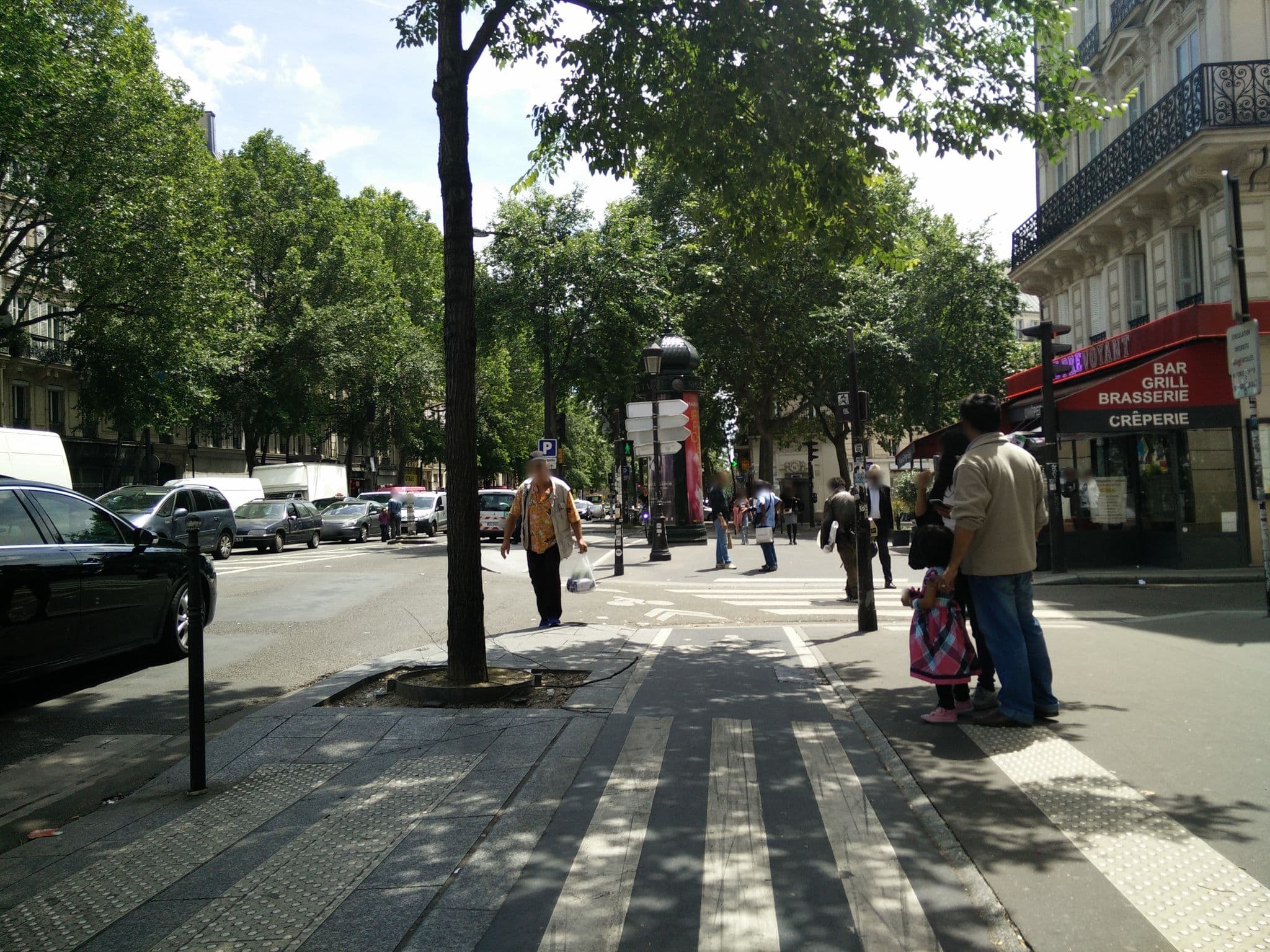 Street view near East Side House Paris, Paris 10e Arrondissement — © jolg (CC BY-SA · Mapillary)