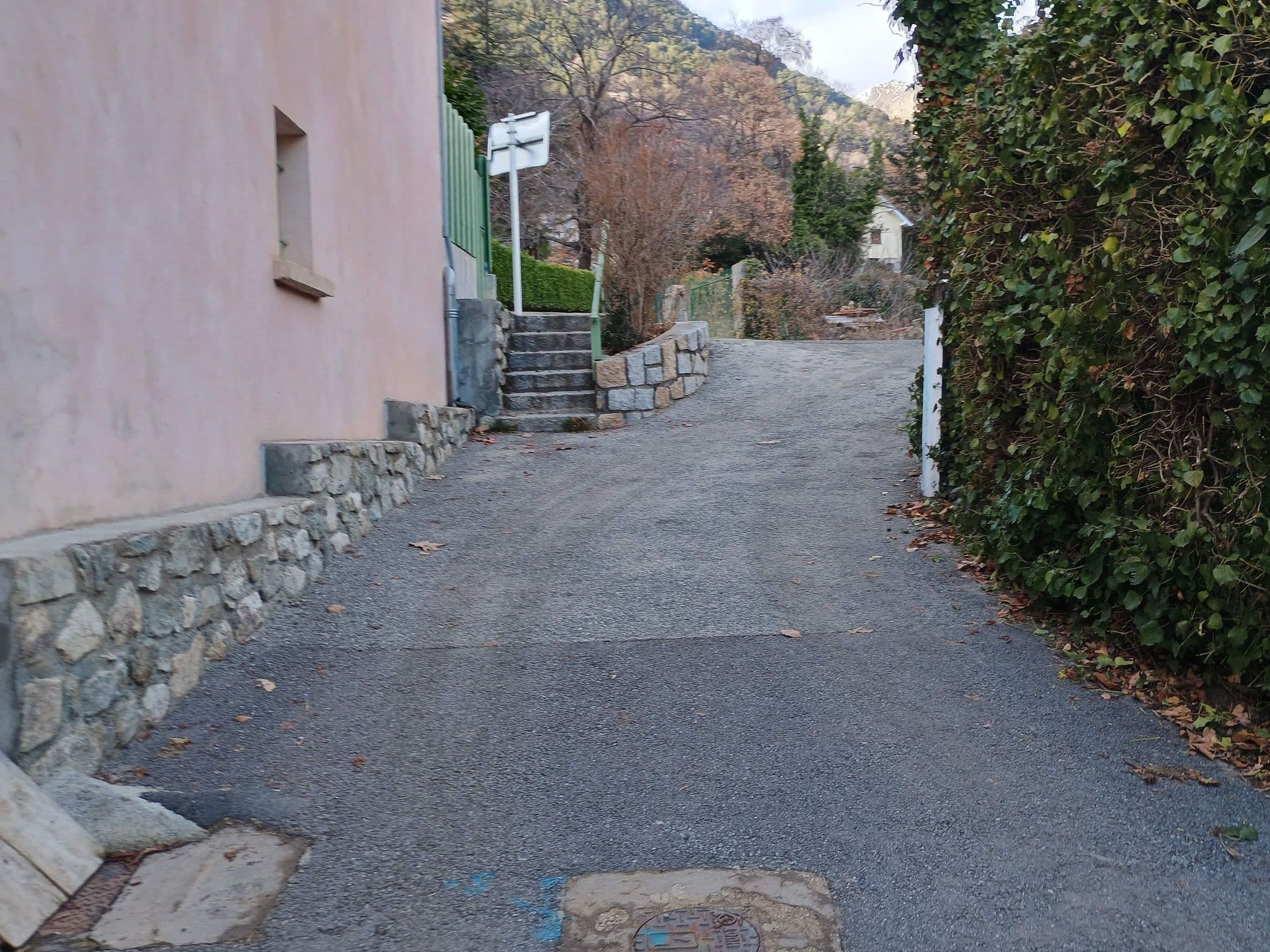 Street view near La Pierre Bleue, Saint-Martin-Vésubie — © Amandine-06 (CC BY-SA · Mapillary)