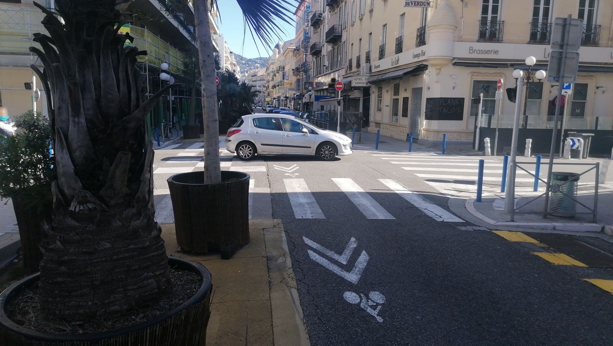 Street view near Hotel Carlyna, Jean-Médecin — © bayebass513 (CC BY-SA · Mapillary)