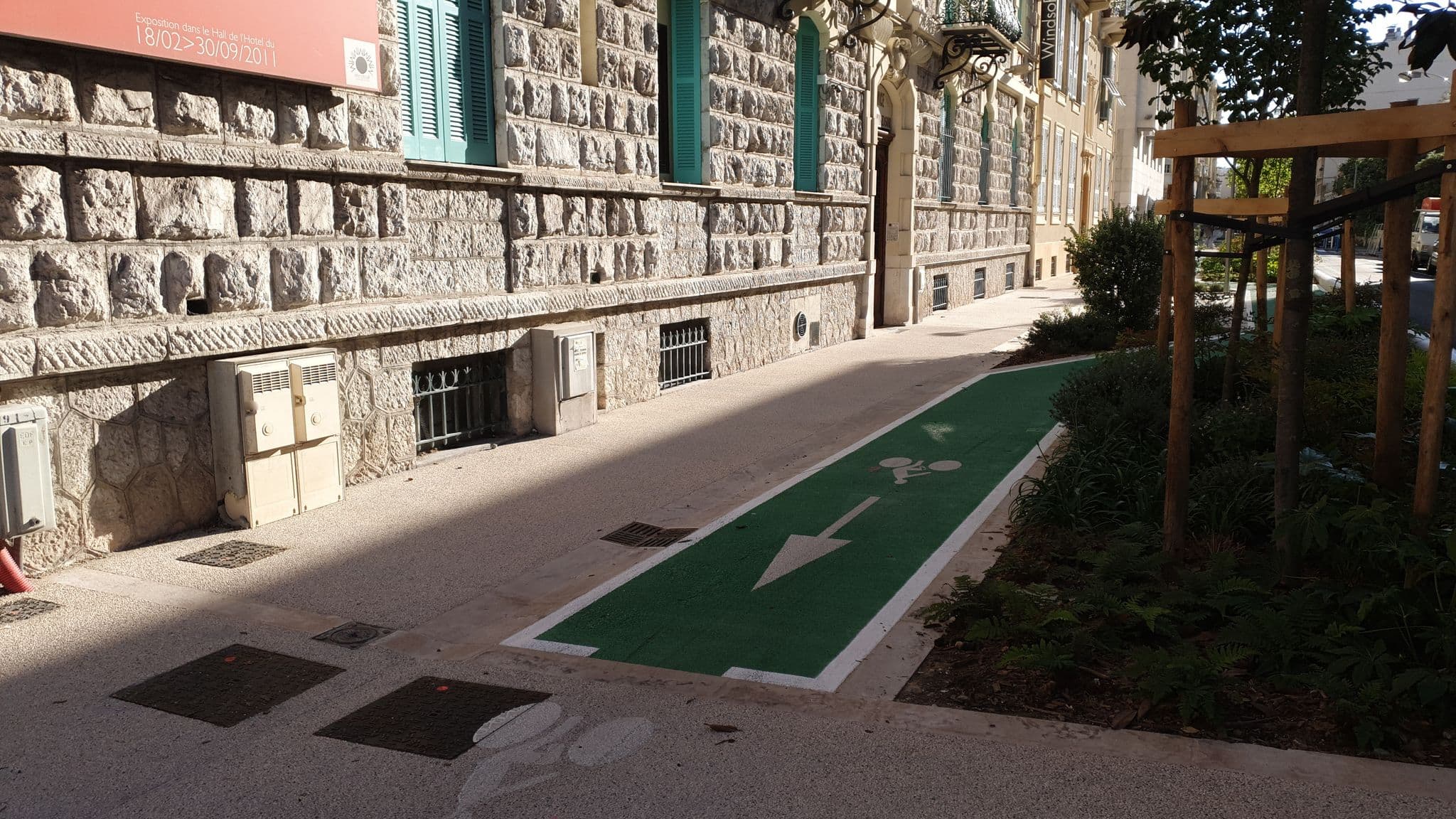 Street view near Windsor hotel bar, Jean-Médecin — © flox (CC BY-SA · Mapillary)