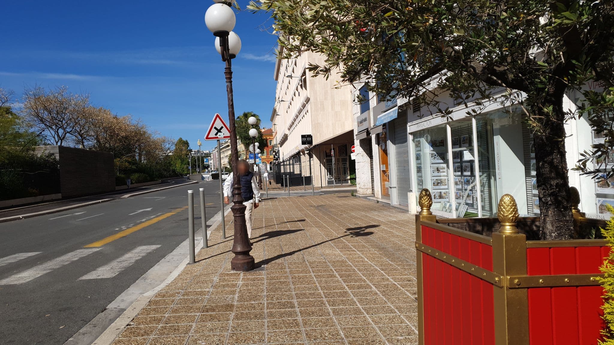 Street view near Victoria Meuble Hostel, Jean-Médecin — © flox (CC BY-SA · Mapillary)