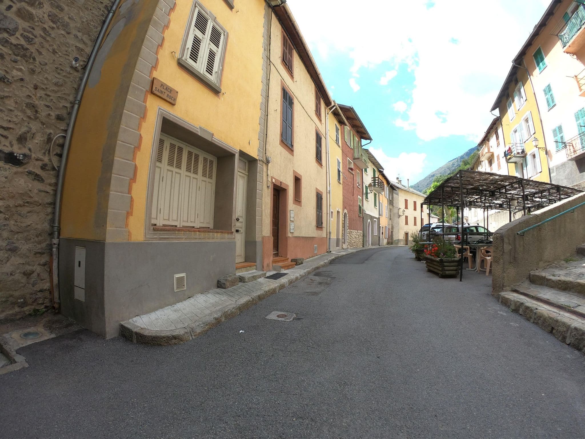 Street view near Maison Authentique Proche Isola 2000 et Auron, Saint-Étienne-de-Tinée — © joostjakob (CC BY-SA · Mapillary)