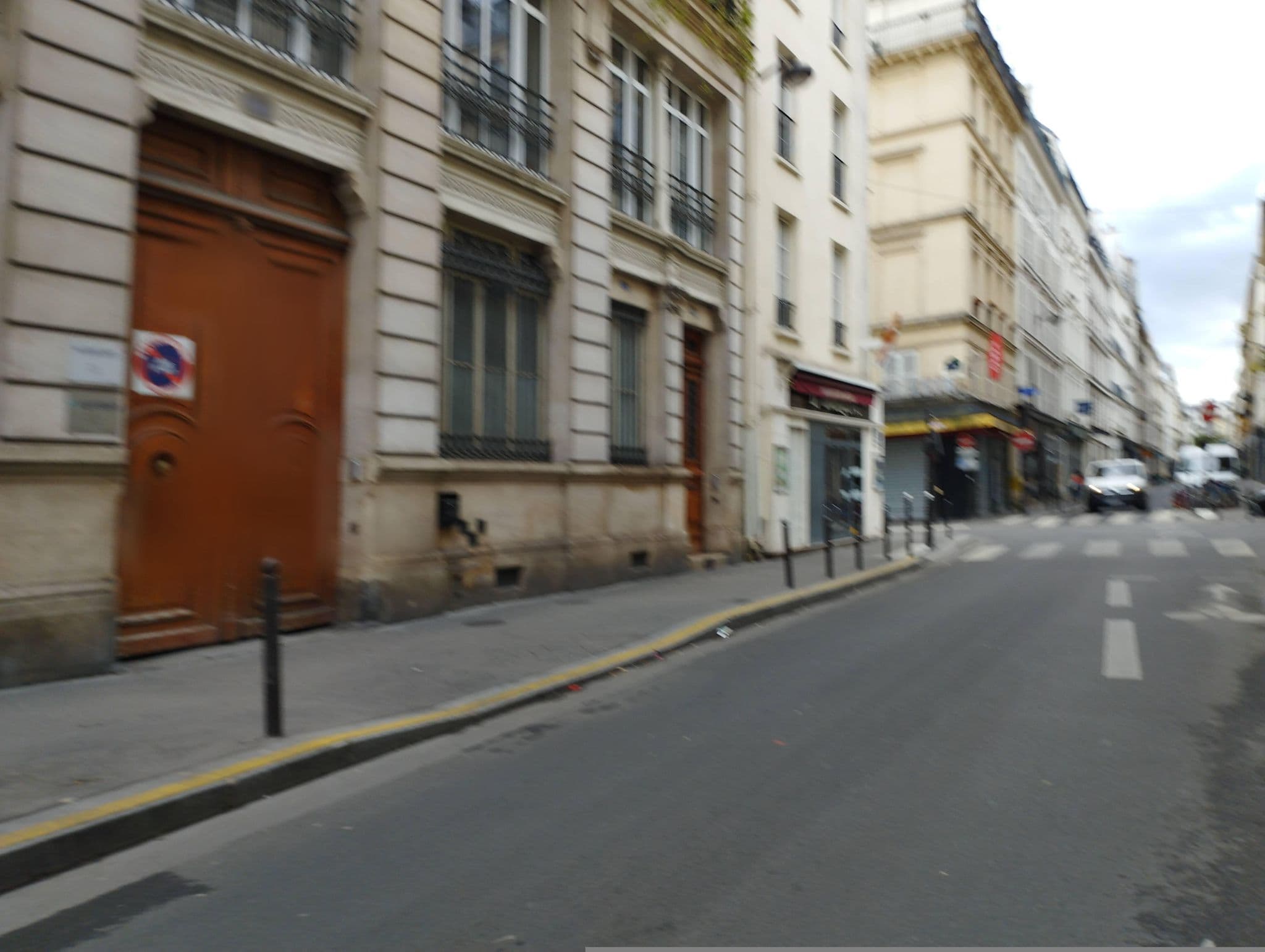 Street view near Hôtel Hauteville Opéra, Porte Saint-Denis — © kritic (CC BY-SA · Mapillary)