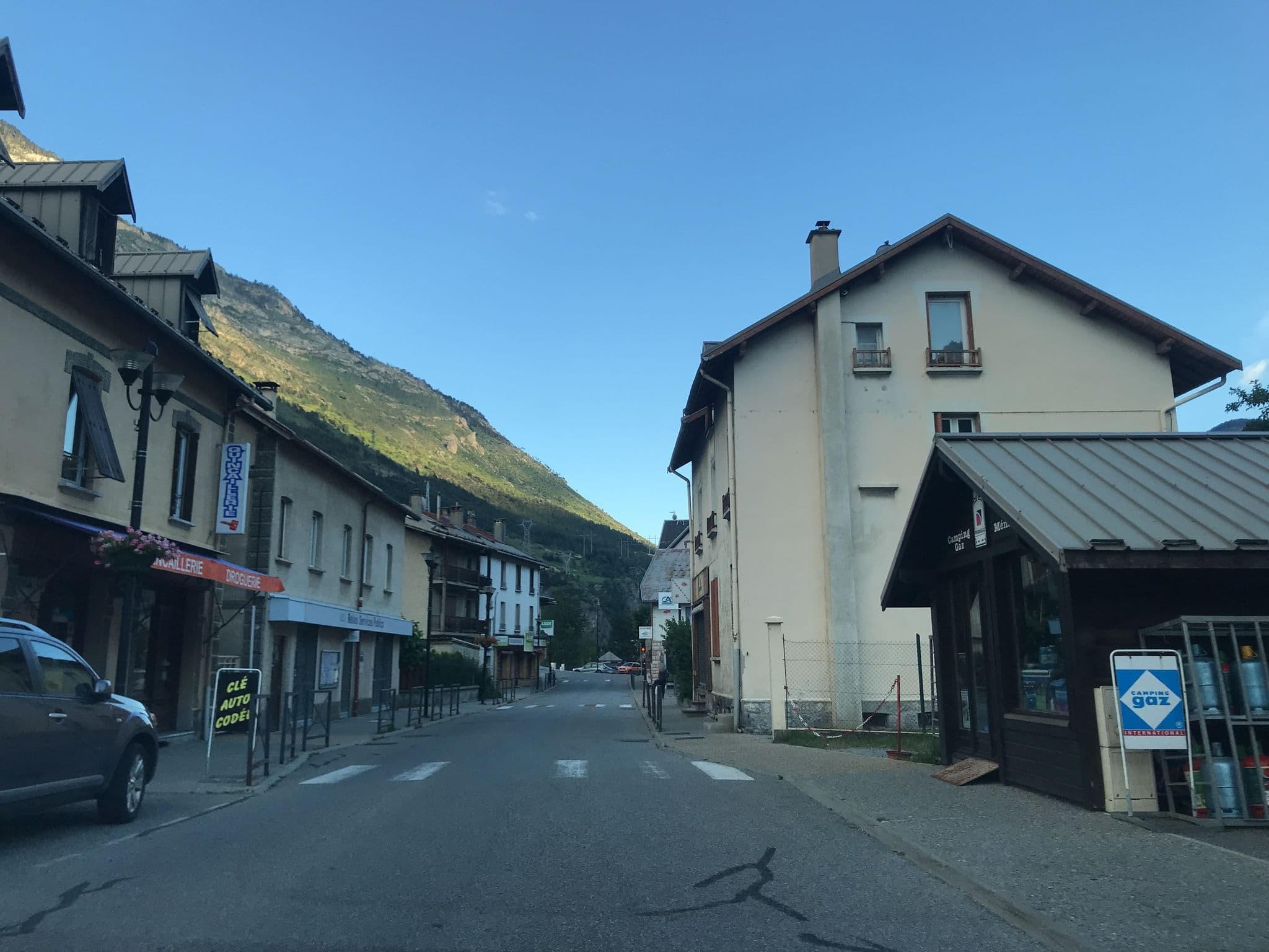 Street view near Icerock Hôtel, Saint-Martin-de-Queyrières — © pgiraud (CC BY-SA · Mapillary)