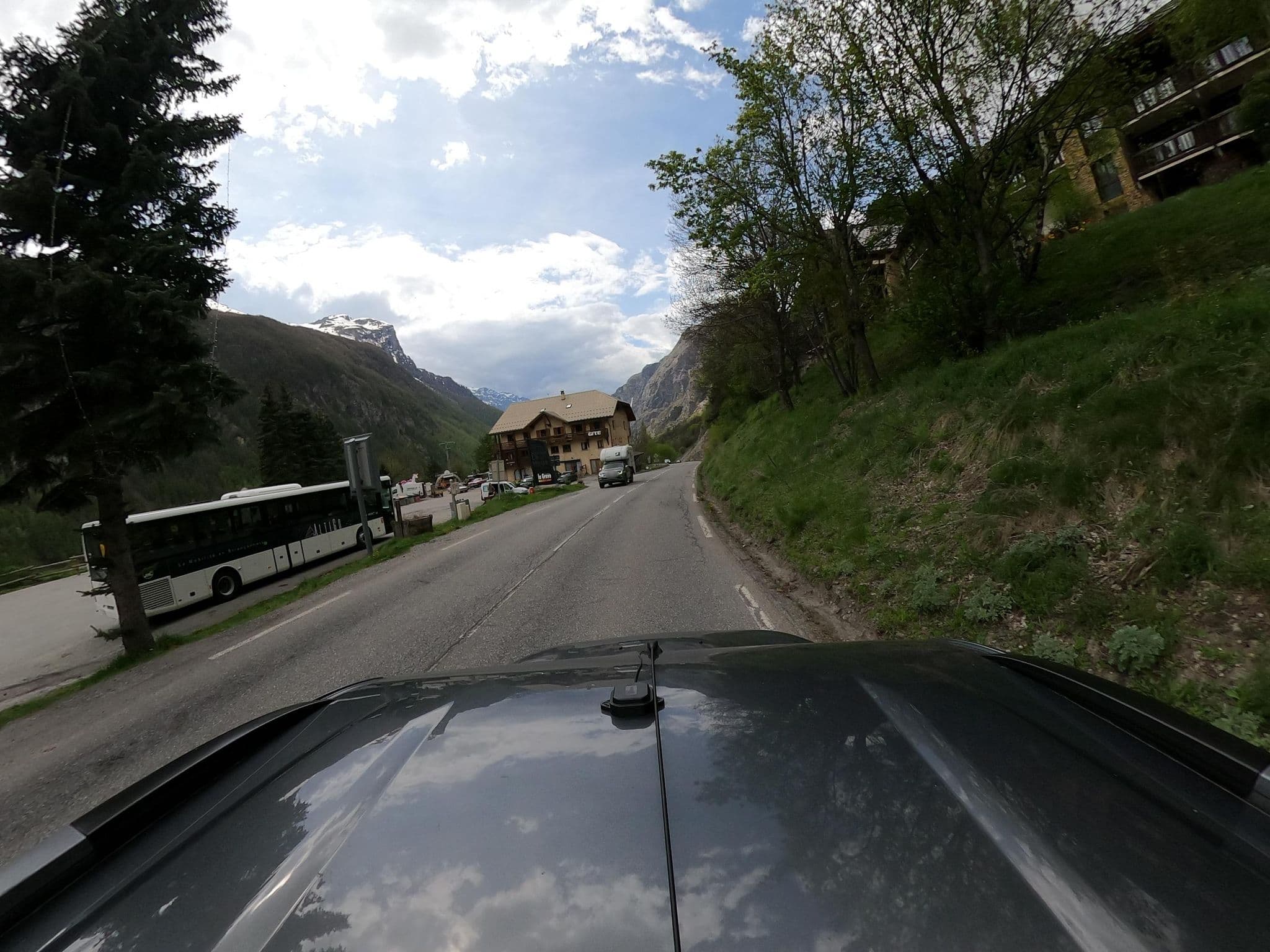 Street view near Les Enfetchores, Mont-de-Lans — © eric_s (CC BY-SA · Mapillary)