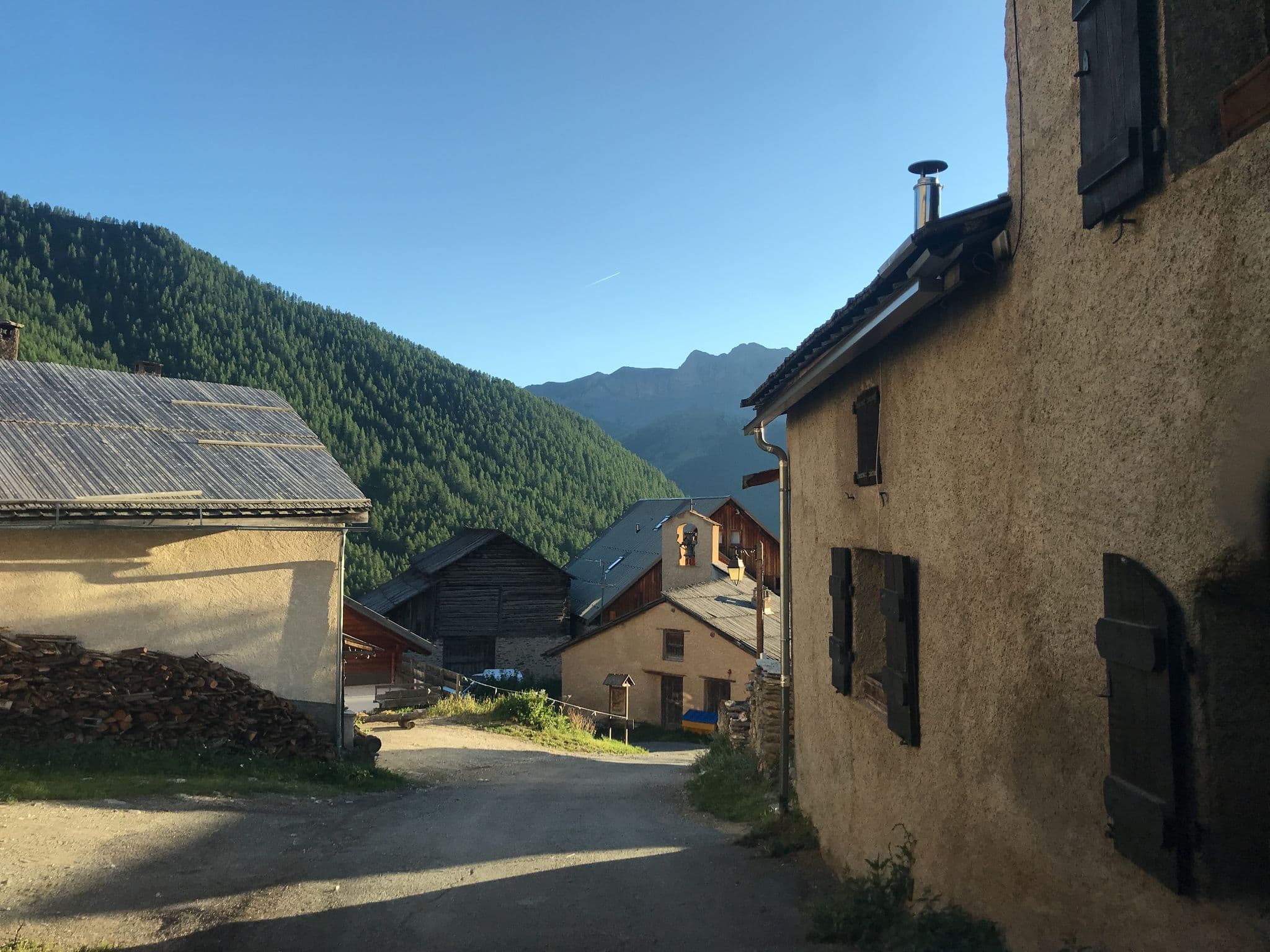 Street view near Pougeol Anne, Guillestre — © pgiraud (CC BY-SA · Mapillary)