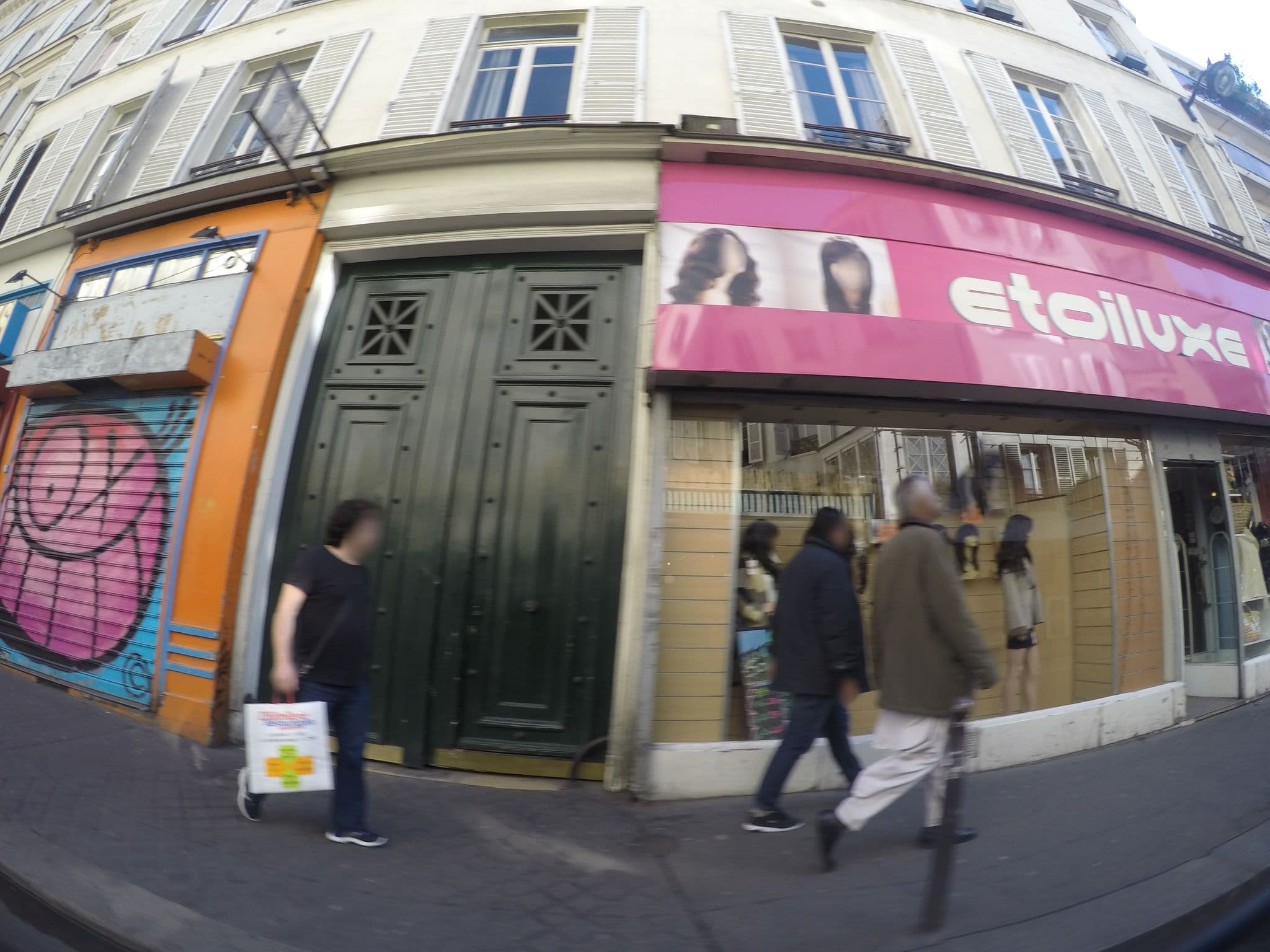 Street view near Hôtel de Bordeaux, Porte Saint-Denis — © ccossio (CC BY-SA · Mapillary)