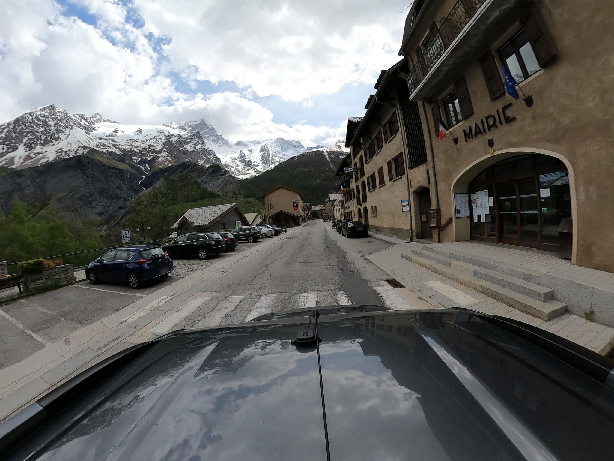 Street view near Edelweiss Hotel, Mont-de-Lans — © eric_s (CC BY-SA · Mapillary)