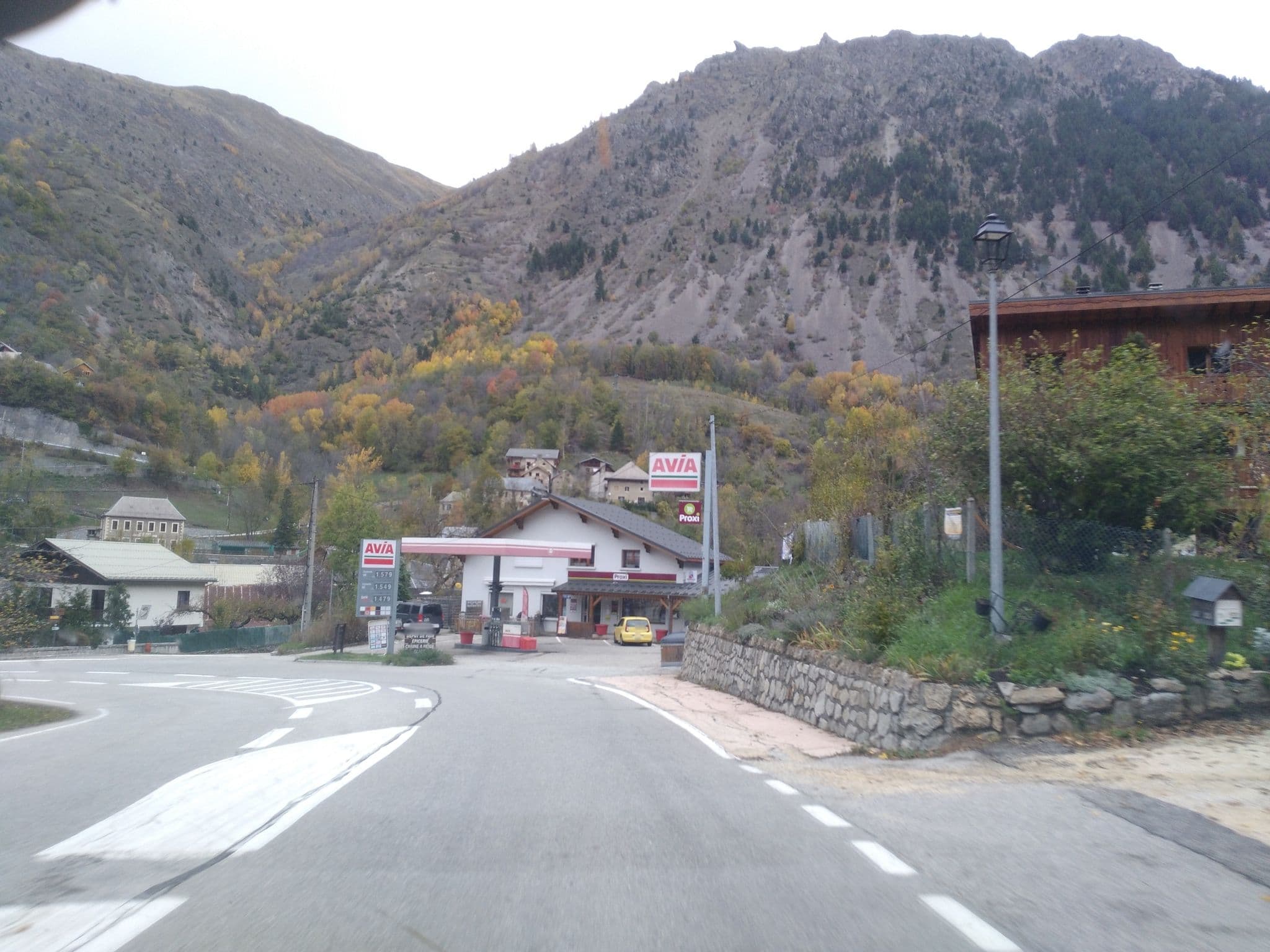 Street view near La Croix du Guâ, Mont-de-Lans — © tartine78 (CC BY-SA · Mapillary)