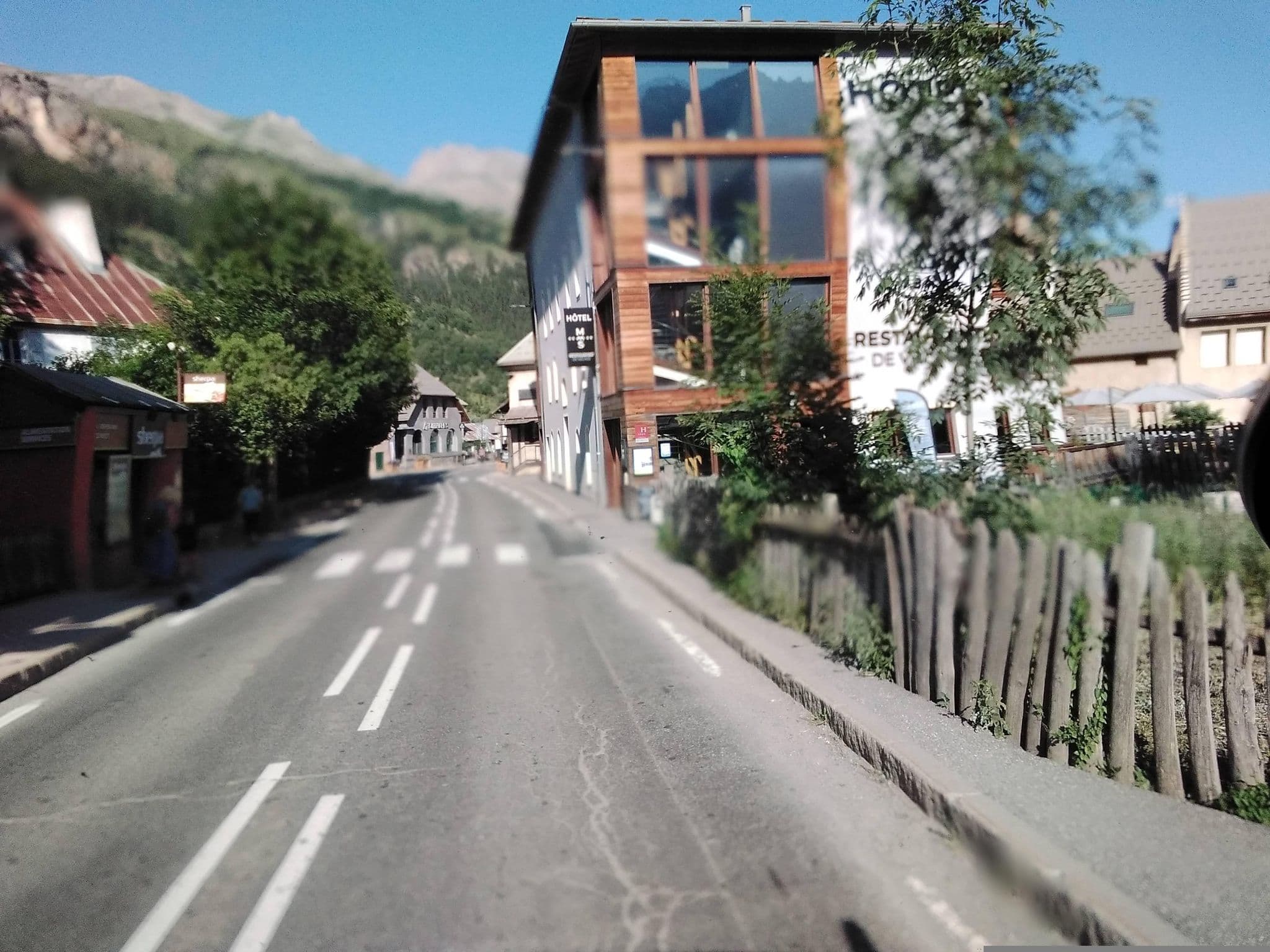 Street view near Violon, Le Monêtier-les-Bains — © mprins (CC BY-SA · Mapillary)
