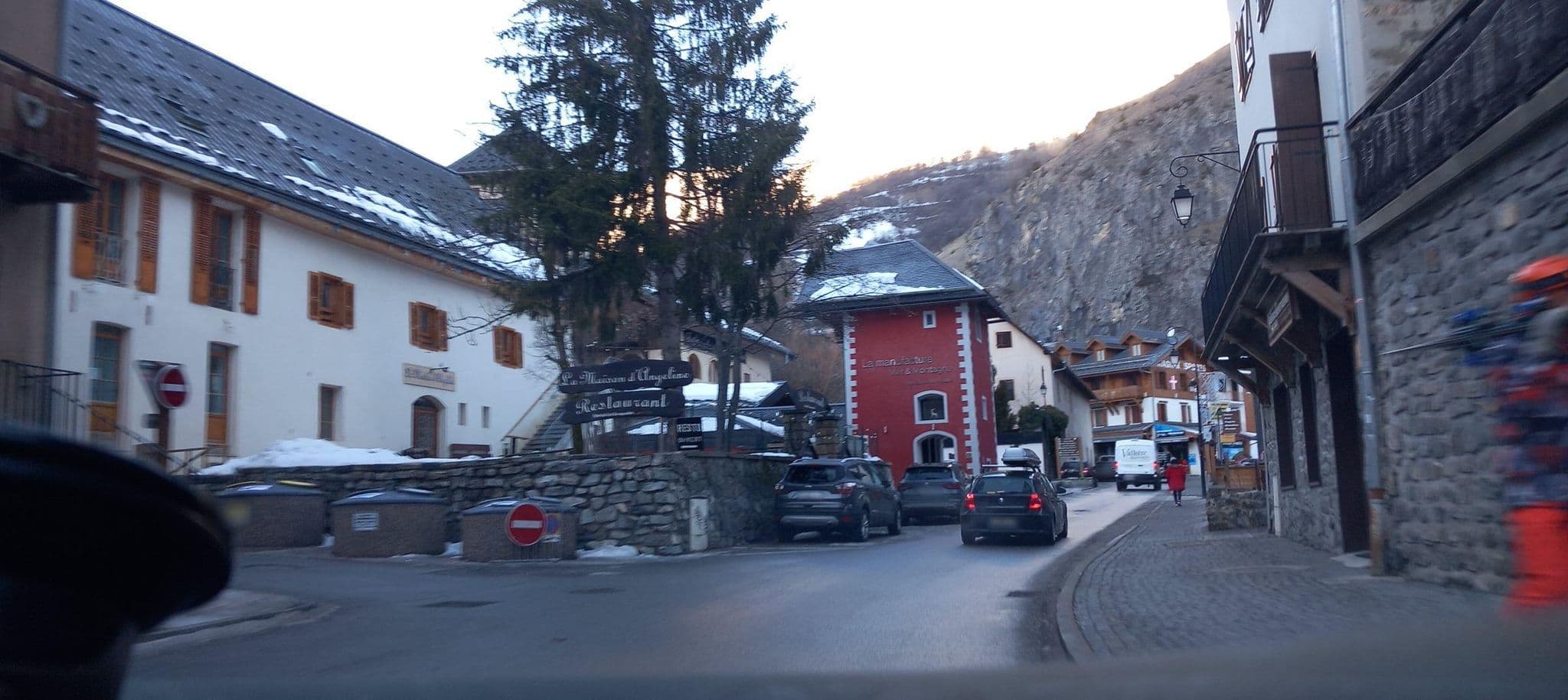 Street view near Grand Hôtel de Valloire et du Galibier, Valloire — © MatthieuF4FNE (CC BY-SA · Mapillary)
