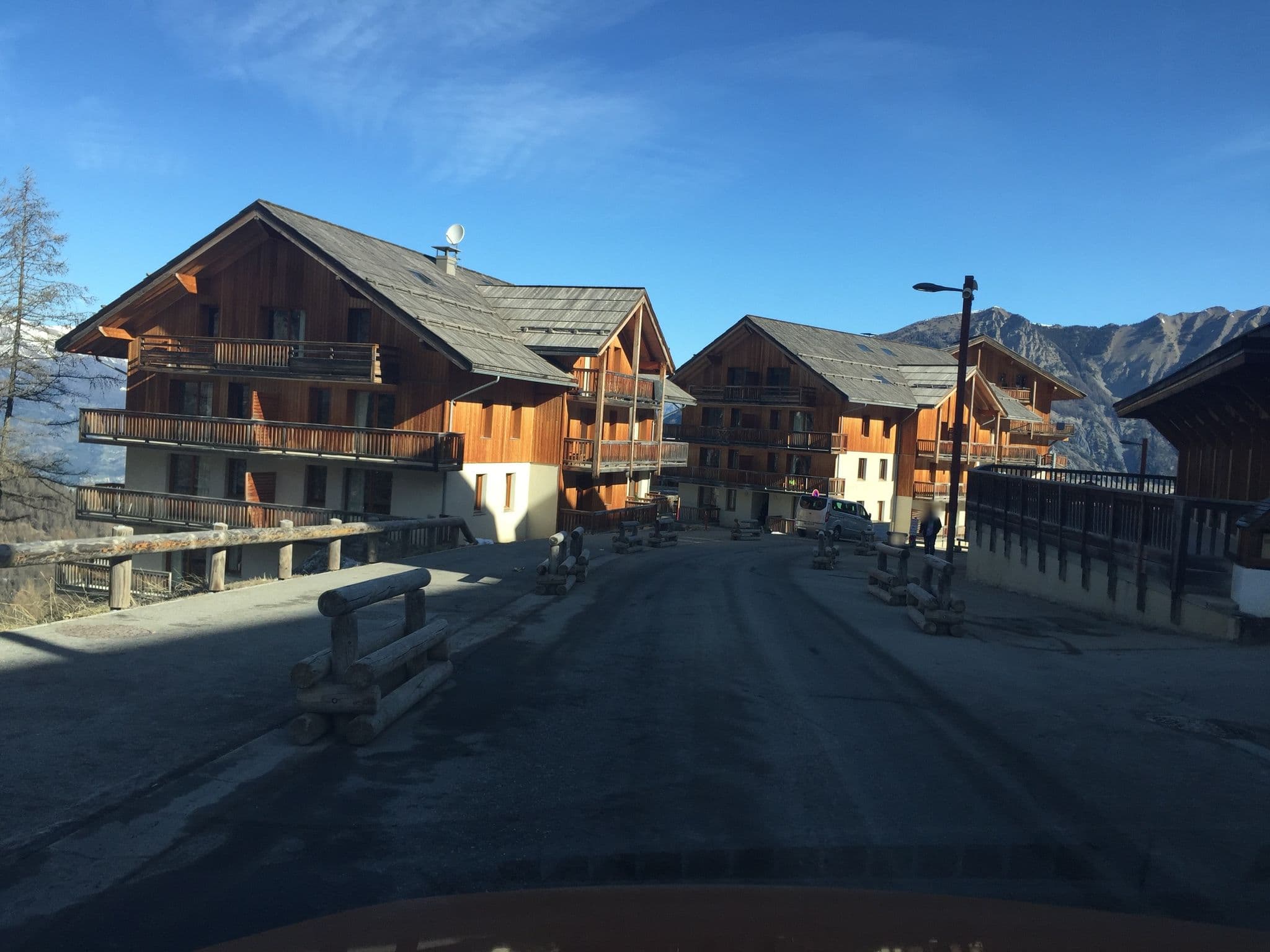 Street view near Bois Mean - Mona Lisa, Embrun — © zimmy (CC BY-SA · Mapillary)
