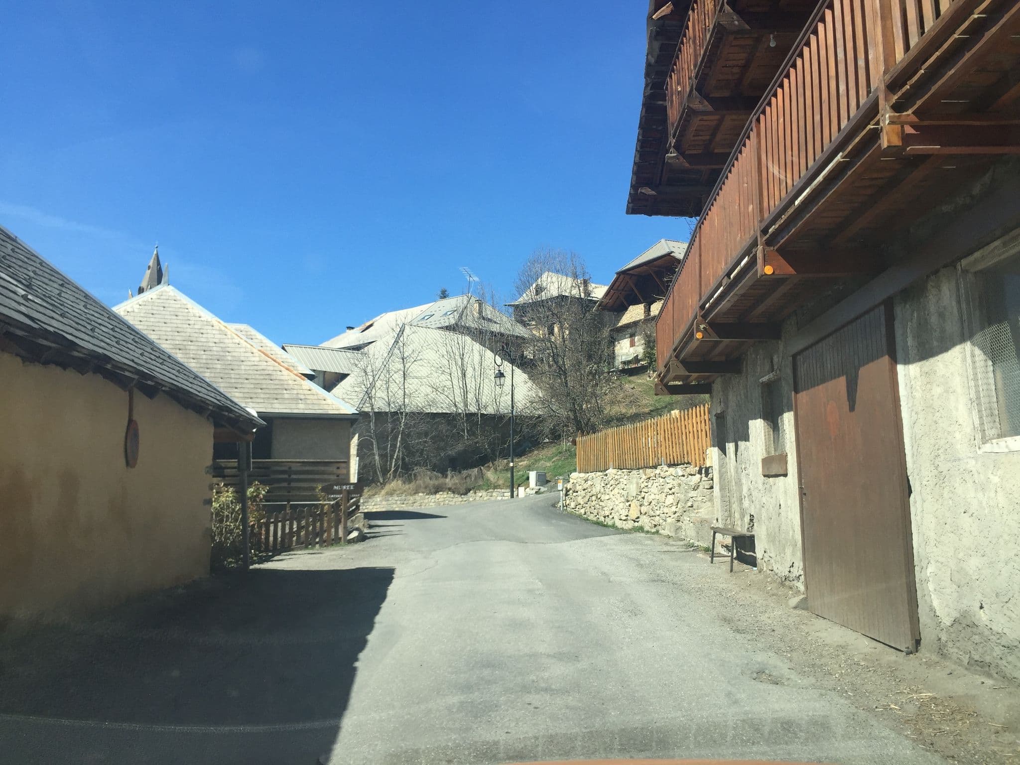 Street view near Cote Vacances, Embrun — © zimmy (CC BY-SA · Mapillary)
