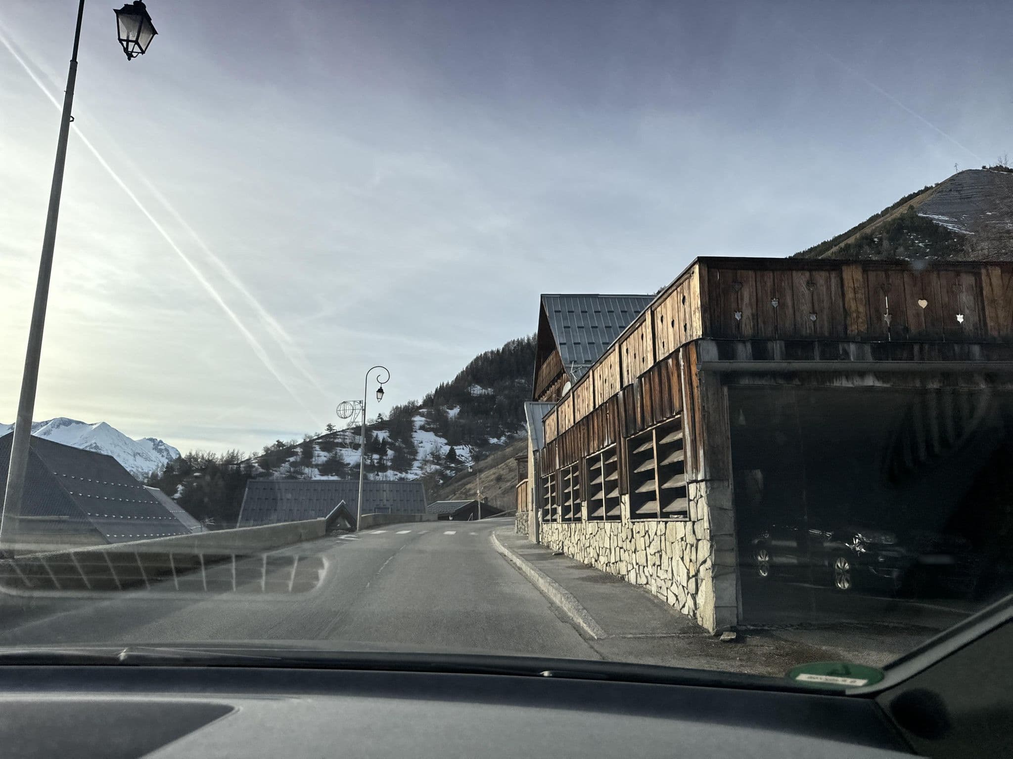 Street view near France Location, Huez — © autobahn42 (CC BY-SA · Mapillary)