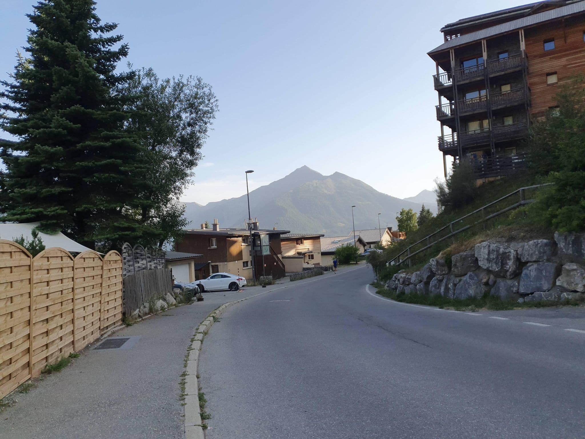 Street view near Résidence les Cristallines by Popinns, Chorges — © Domv31 (CC BY-SA · Mapillary)