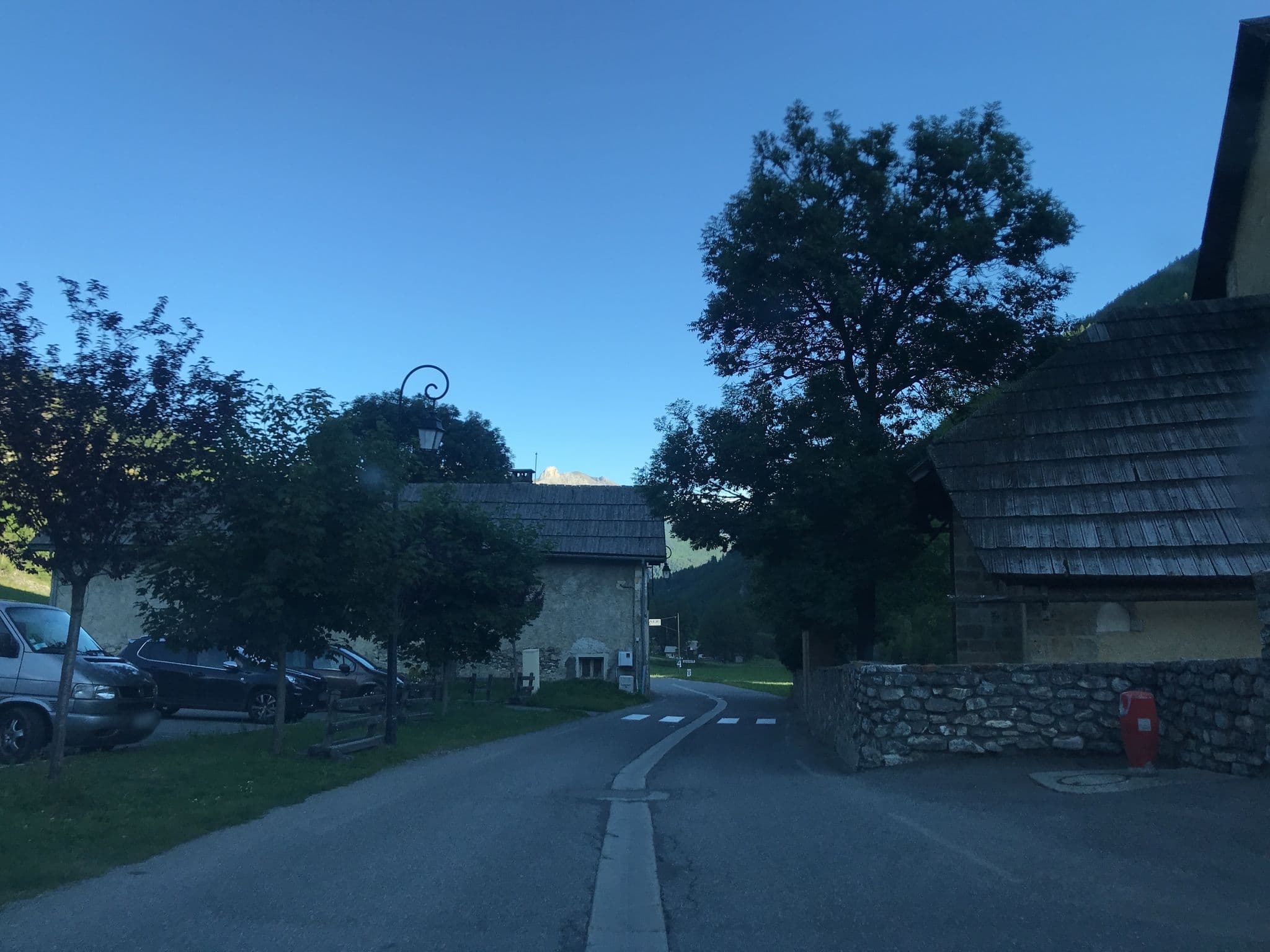 Street view near Alp Azur, Guillestre — © pgiraud (CC BY-SA · Mapillary)