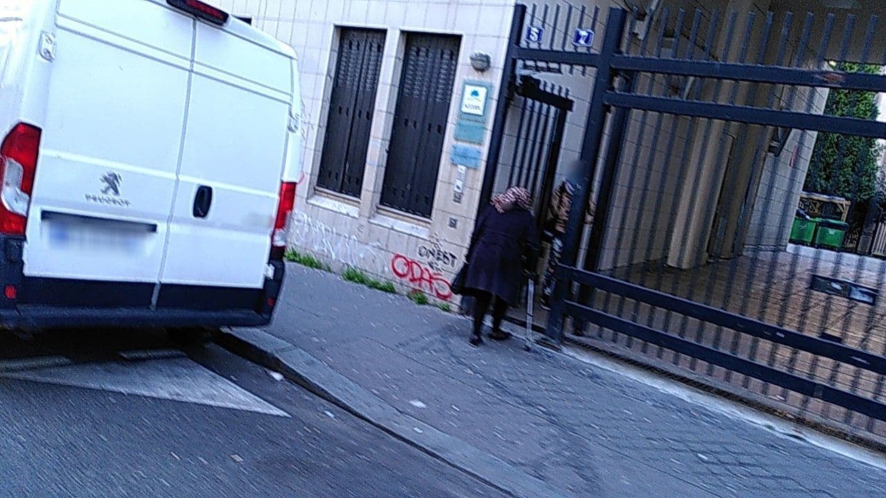 Street view near Hôtel de Touraine, Folie Méricourt — © britze (CC BY-SA · Mapillary)